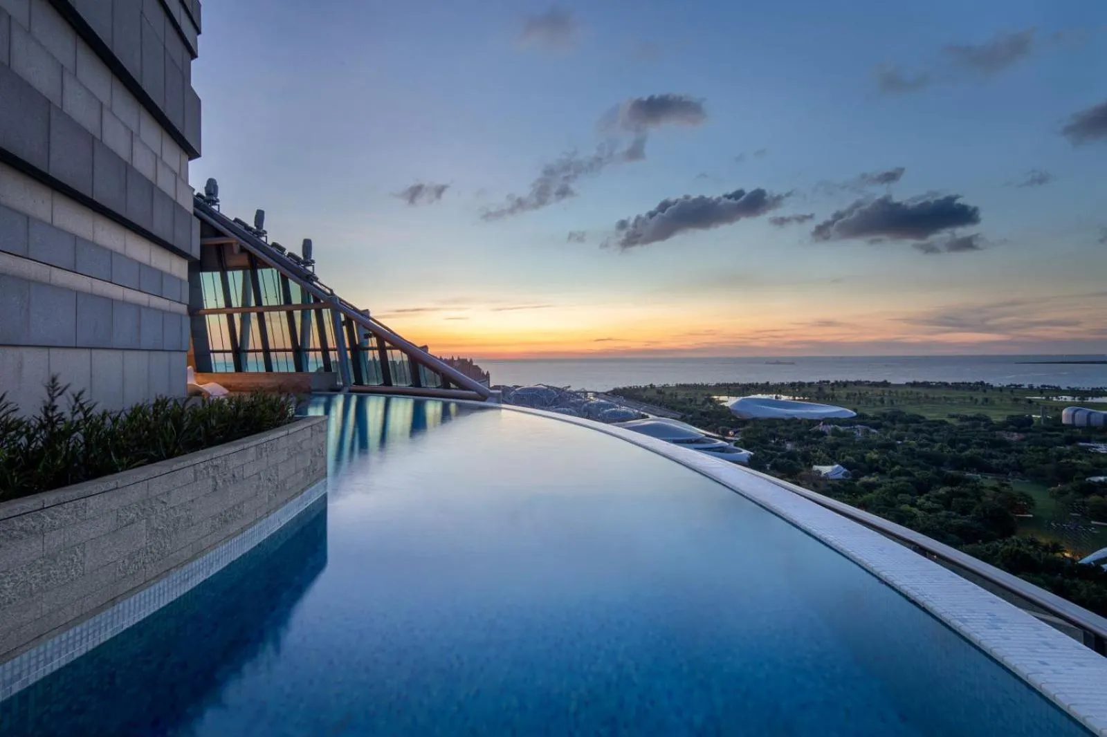 Pool view in Hilton Hainan Ocean Flower Island