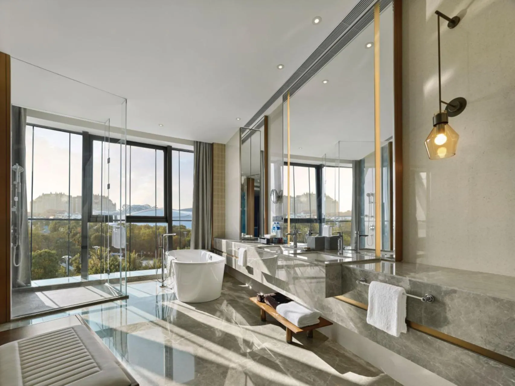 Toilet in Hilton Hainan Ocean Flower Island