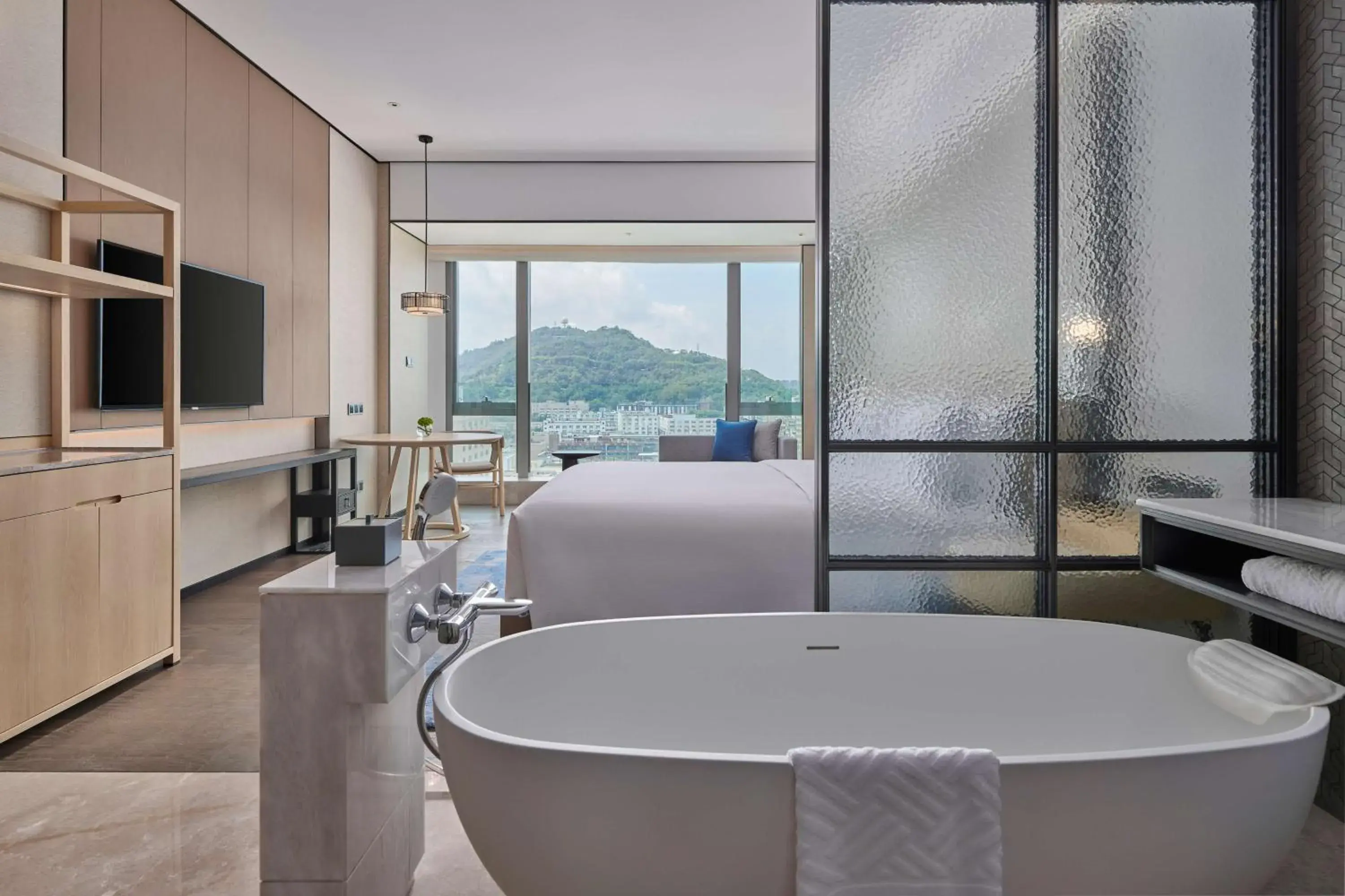 Bedroom, Bathroom in DoubleTree by Hilton Shenzhen Airport 