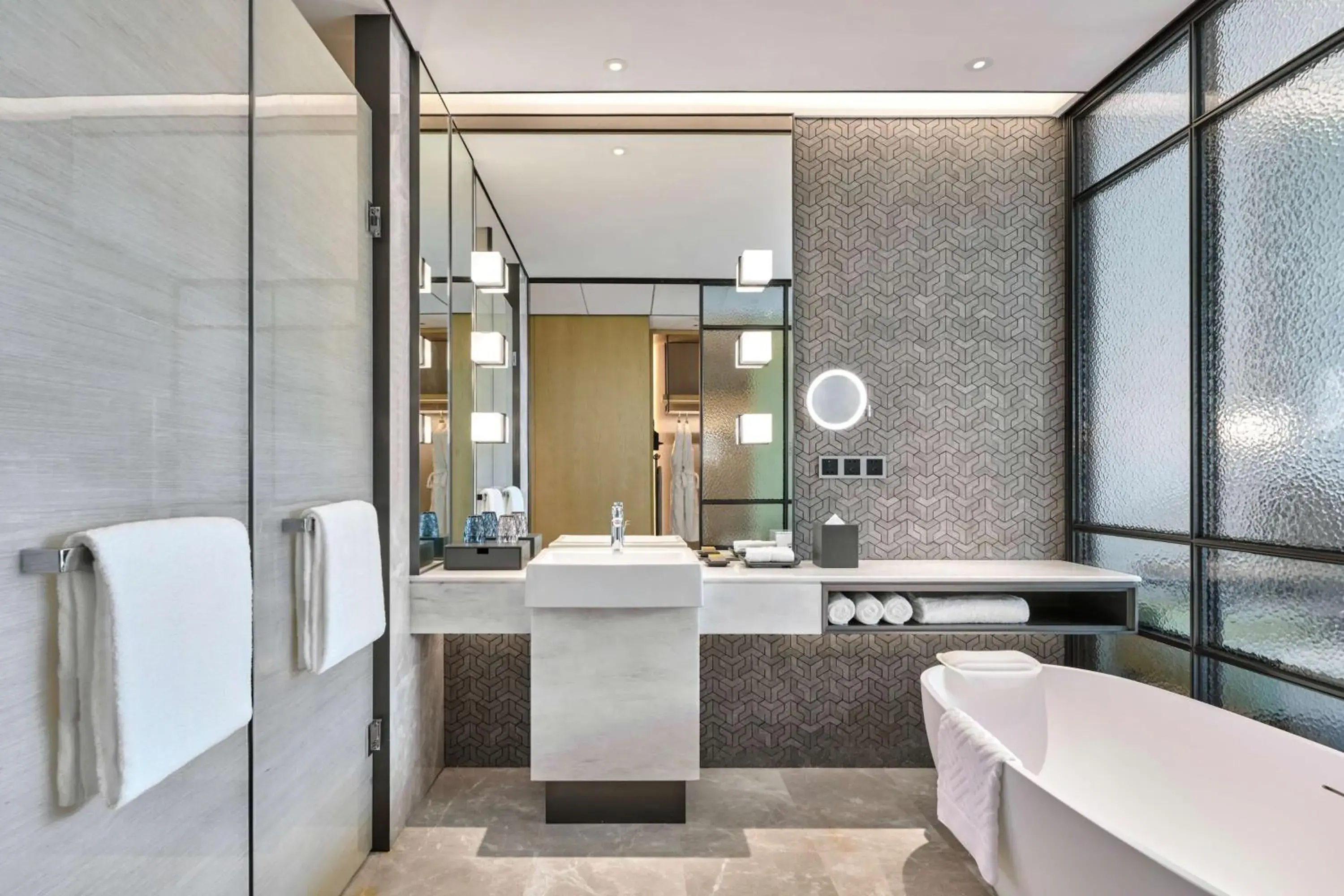 Bathroom in DoubleTree by Hilton Shenzhen Airport 