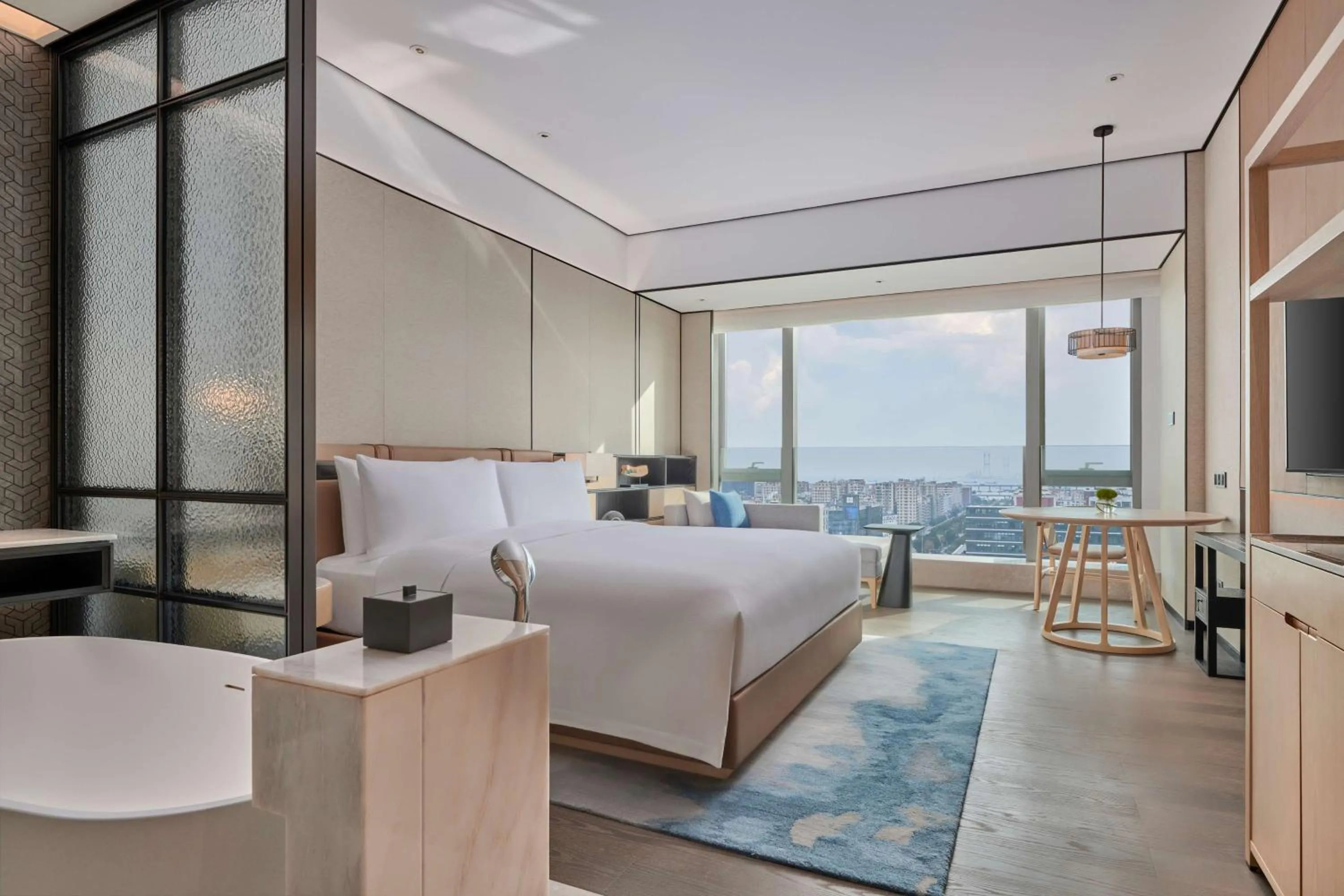 Bathroom, Bed in DoubleTree by Hilton Shenzhen Airport