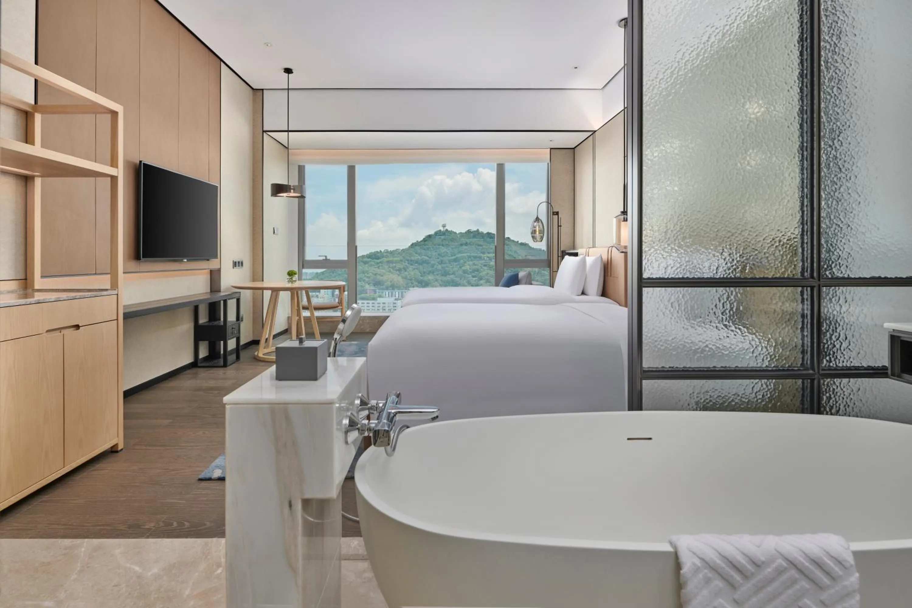 On site, Bed in DoubleTree by Hilton Shenzhen Airport