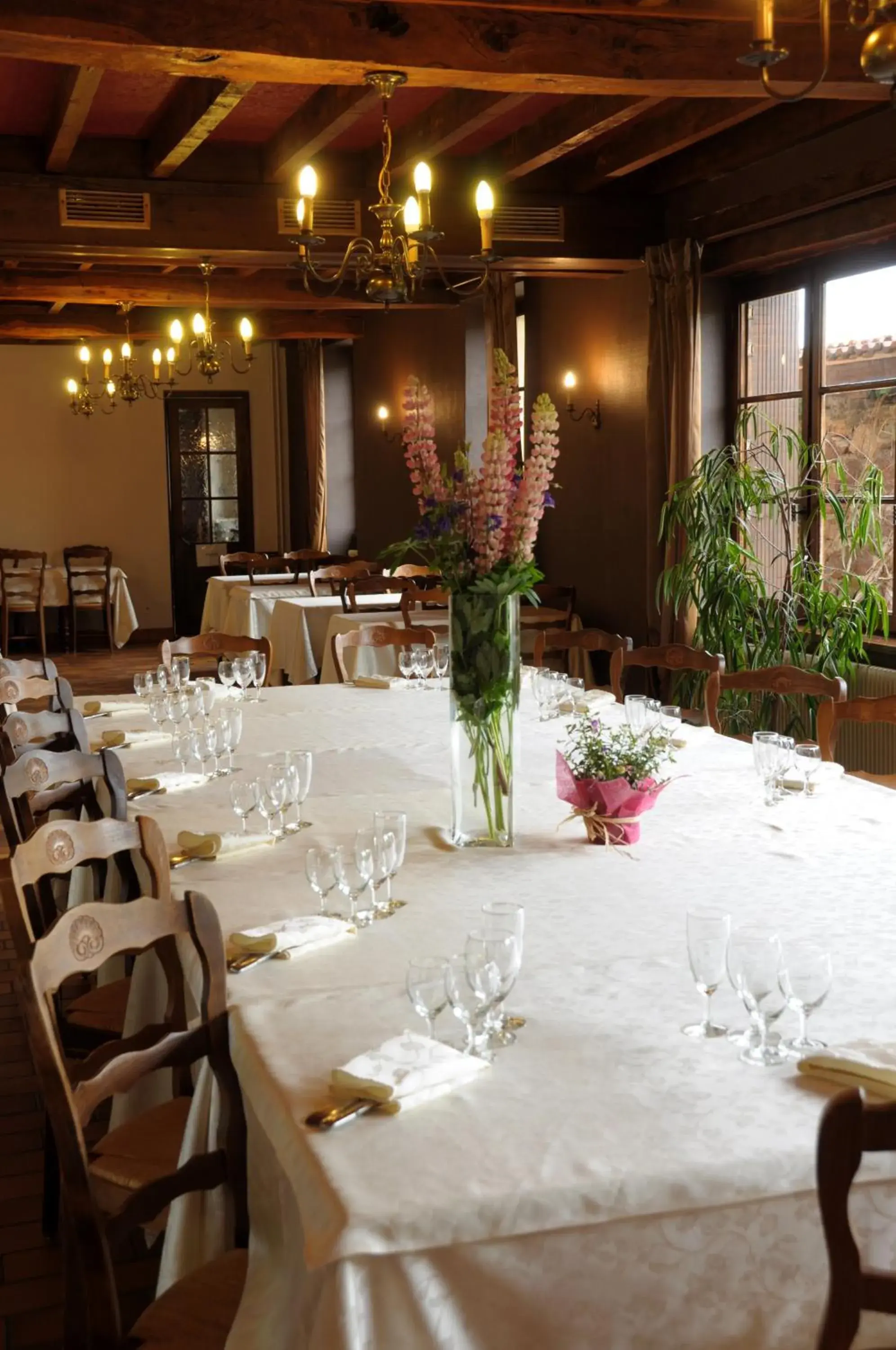 Restaurant/places to eat in Logis Hôtel LE DAHU Restaurant/places to eat in Logis Hôtel LE DAHU