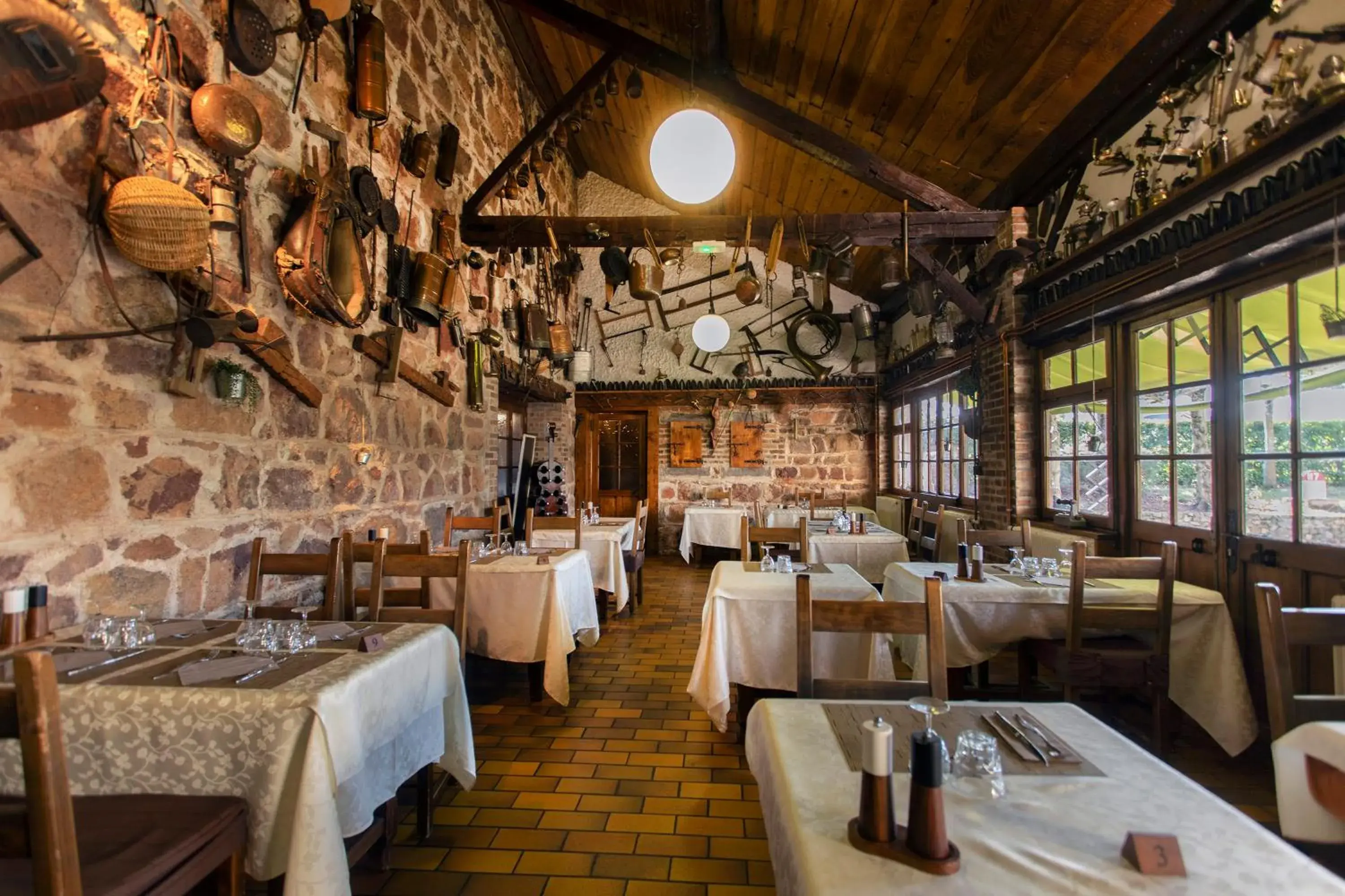 Restaurant/places to eat in Logis Hôtel LE DAHU Restaurant/places to eat in Logis Hôtel LE DAHU