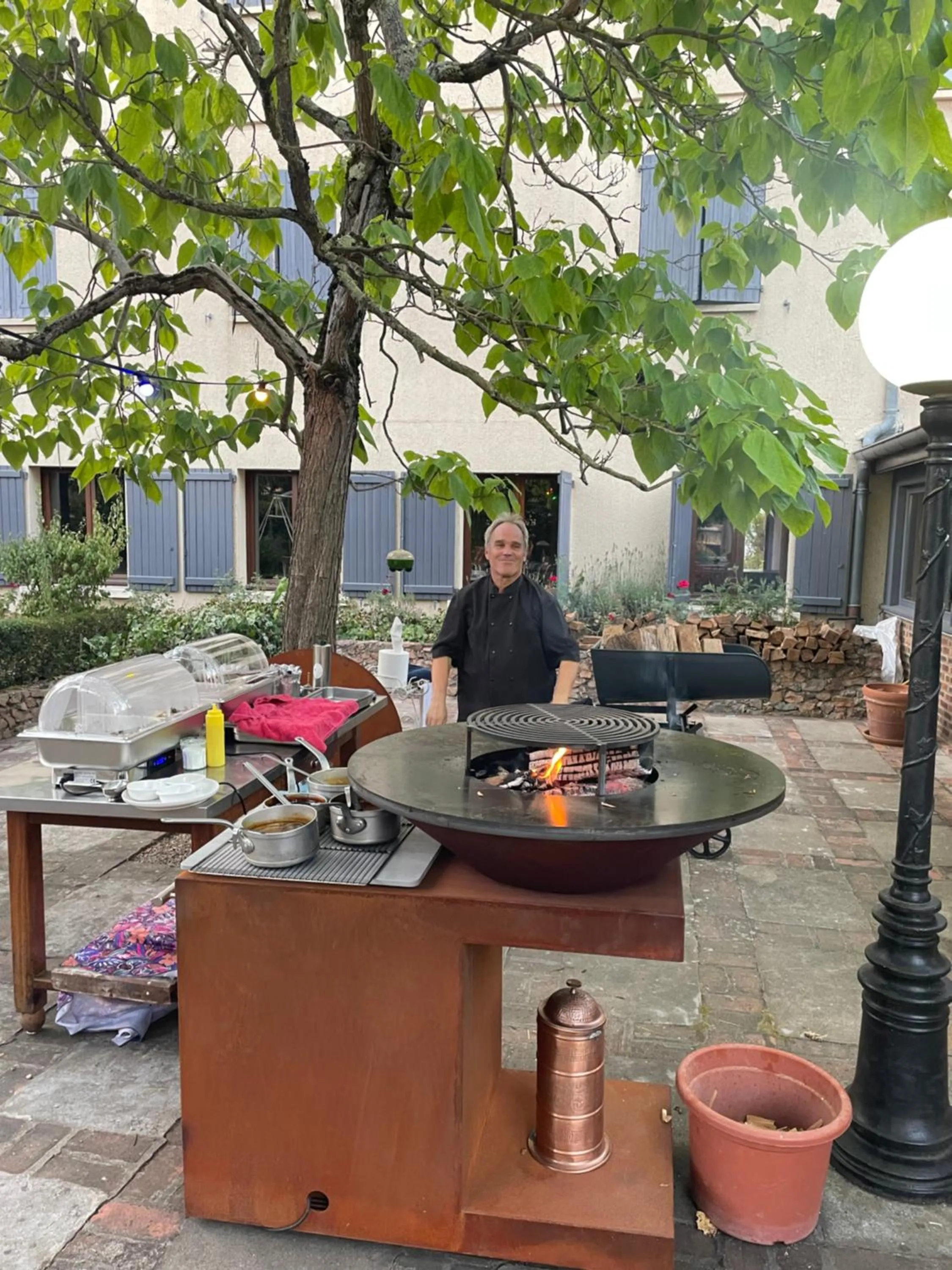 Patio in Logis Hôtel LE DAHU