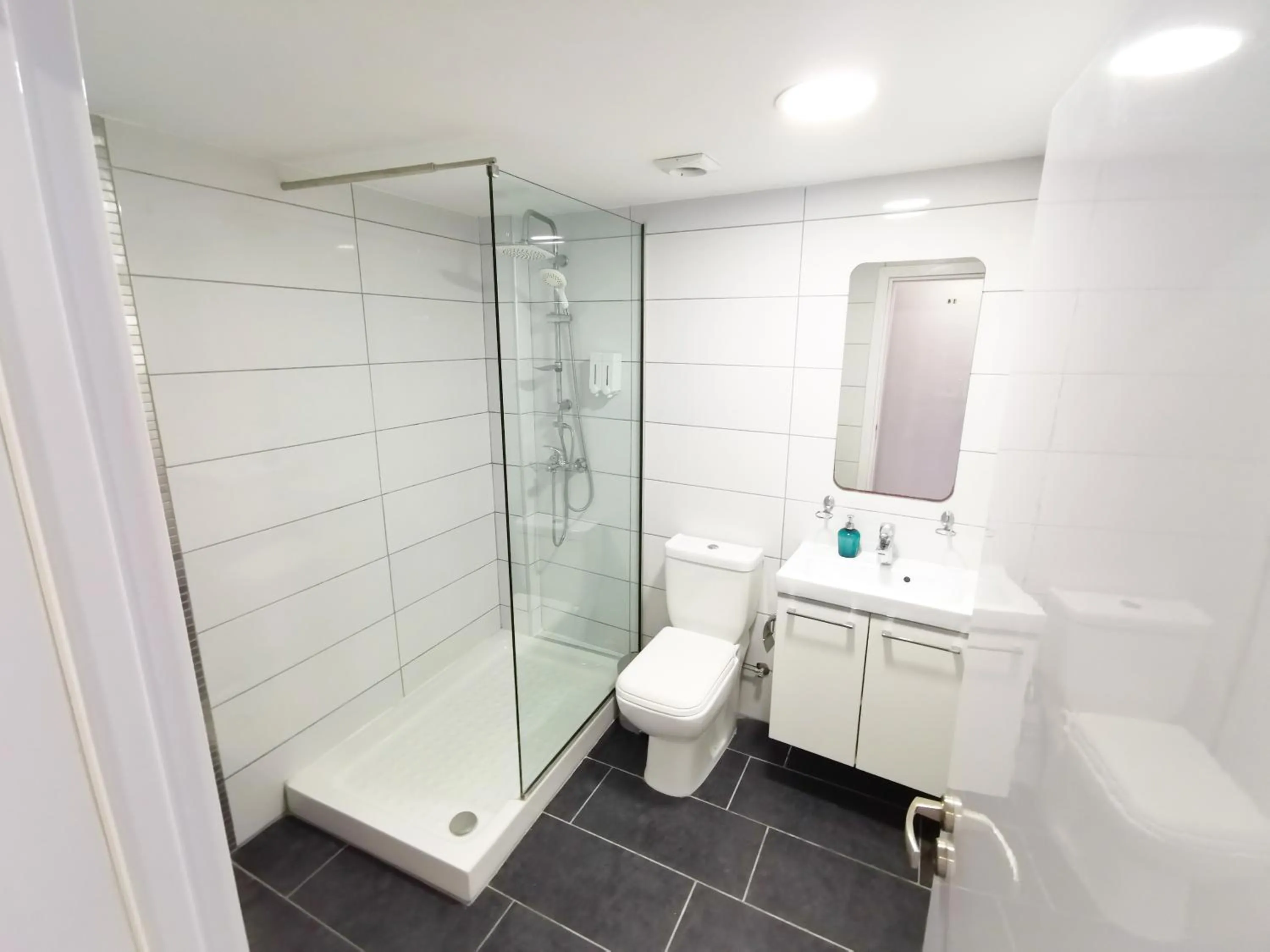 Shower in Mariandry Apartments