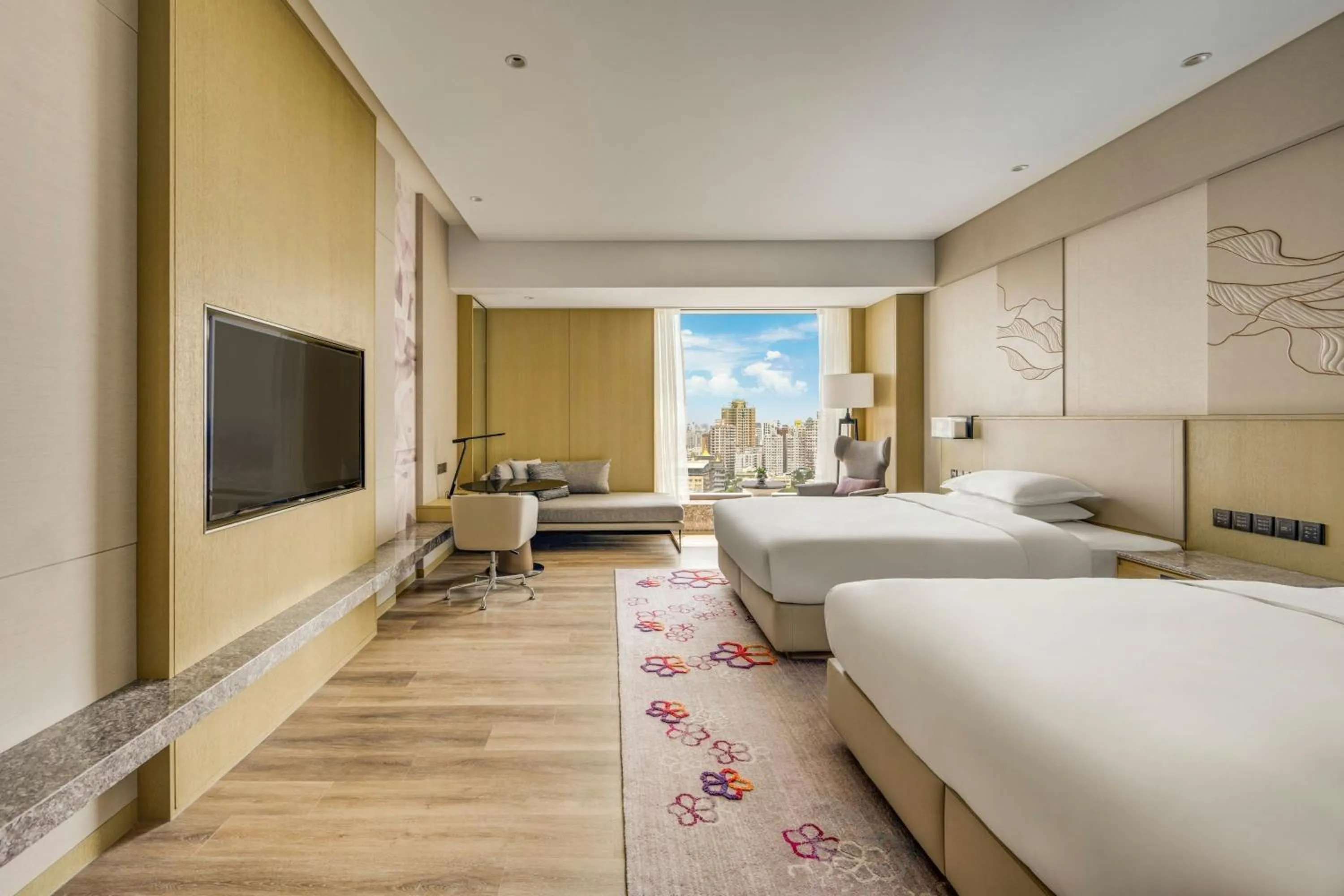 Photo of the whole room, Bed in Kaohsiung Marriott Hotel