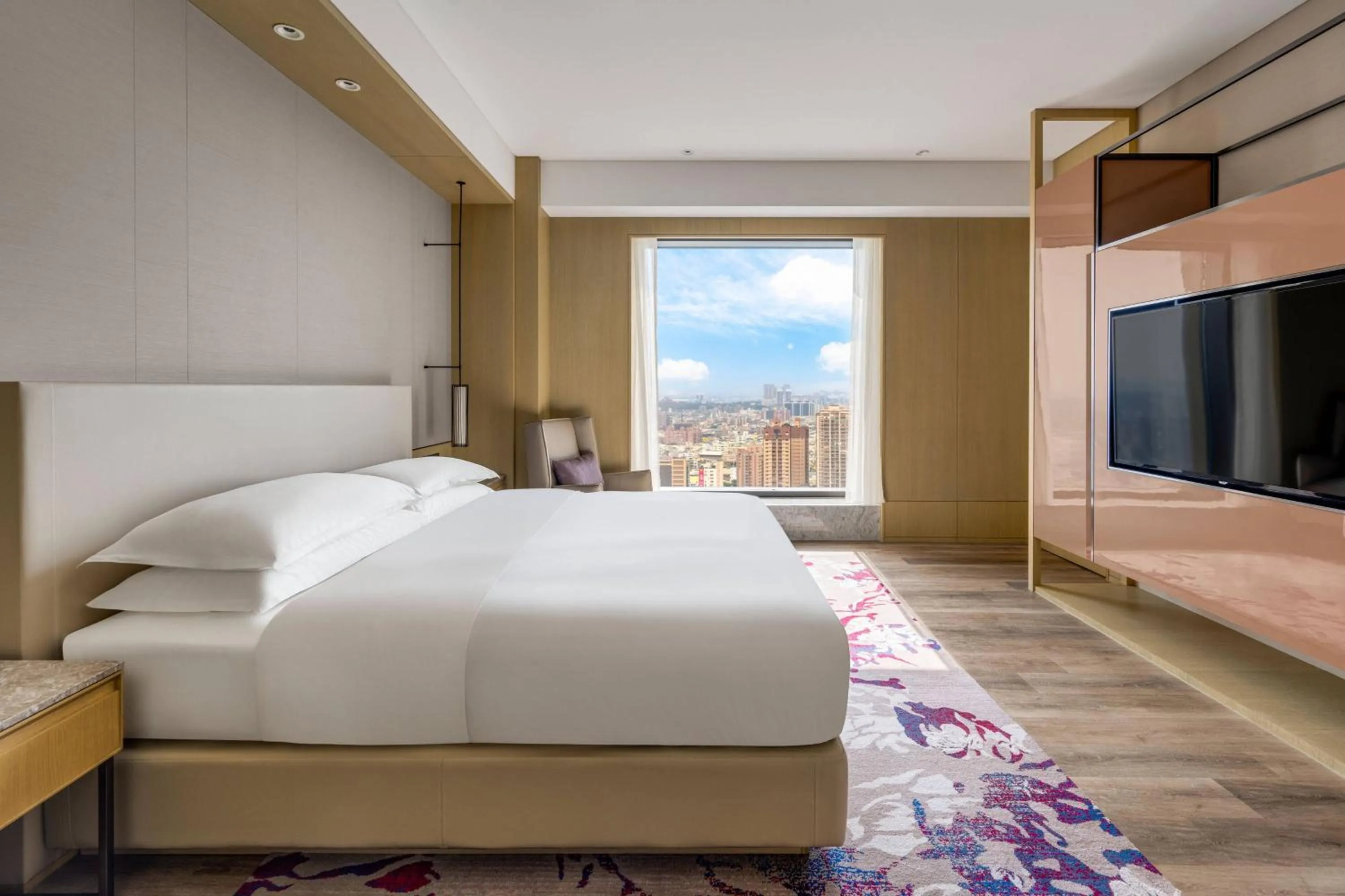 Bedroom, Bed in Kaohsiung Marriott Hotel