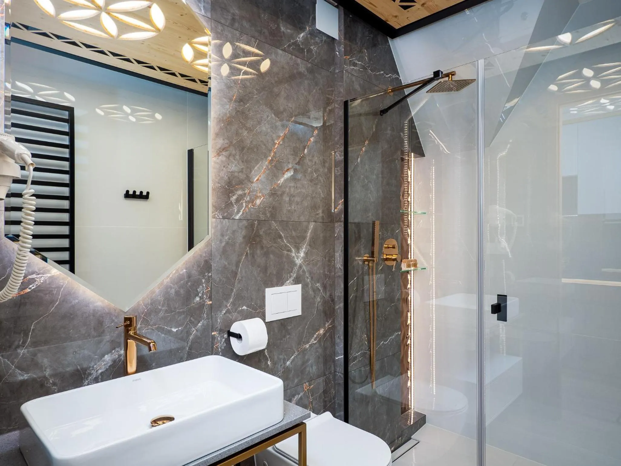 Shower in Aparthotel Góralski Spa 2