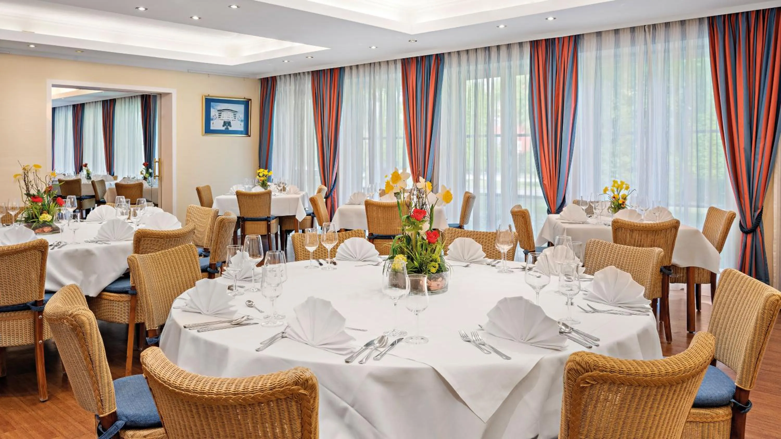 Restaurant/places to eat in Hotel Juwel