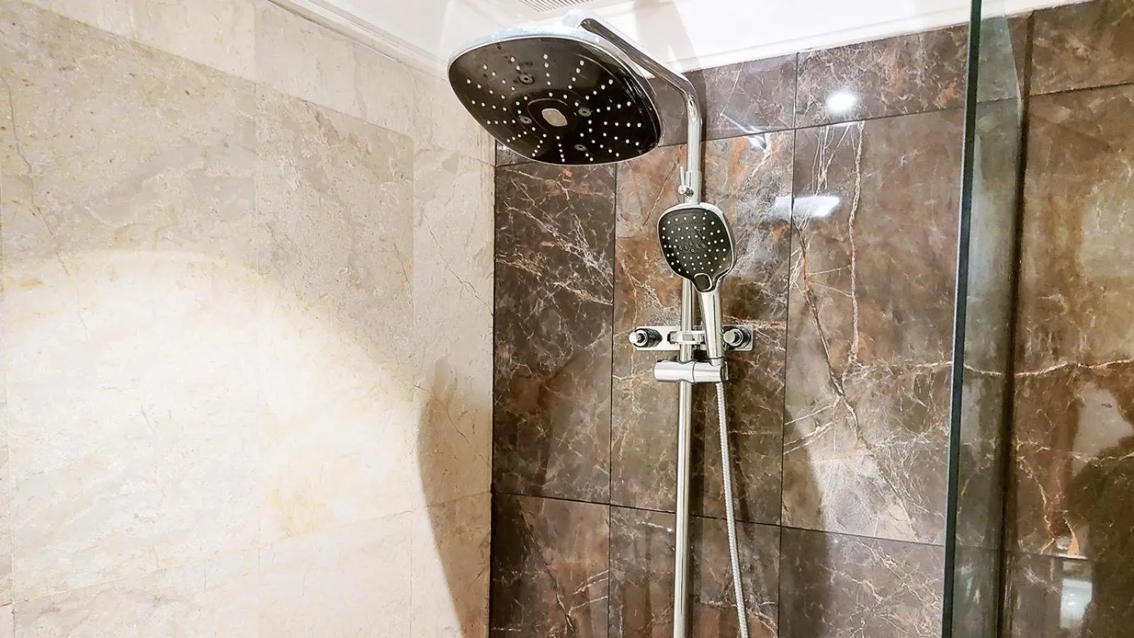 Shower in Jatinangor National Golf & Resort