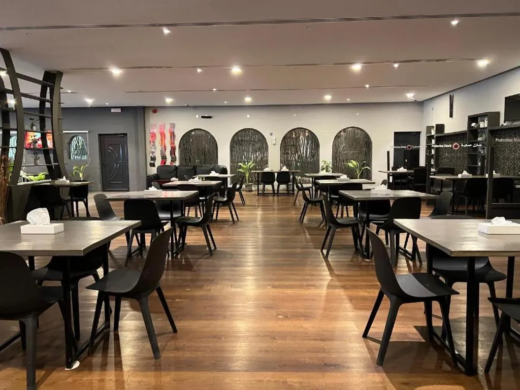 Restaurant/places to eat in Mutrah Hotel