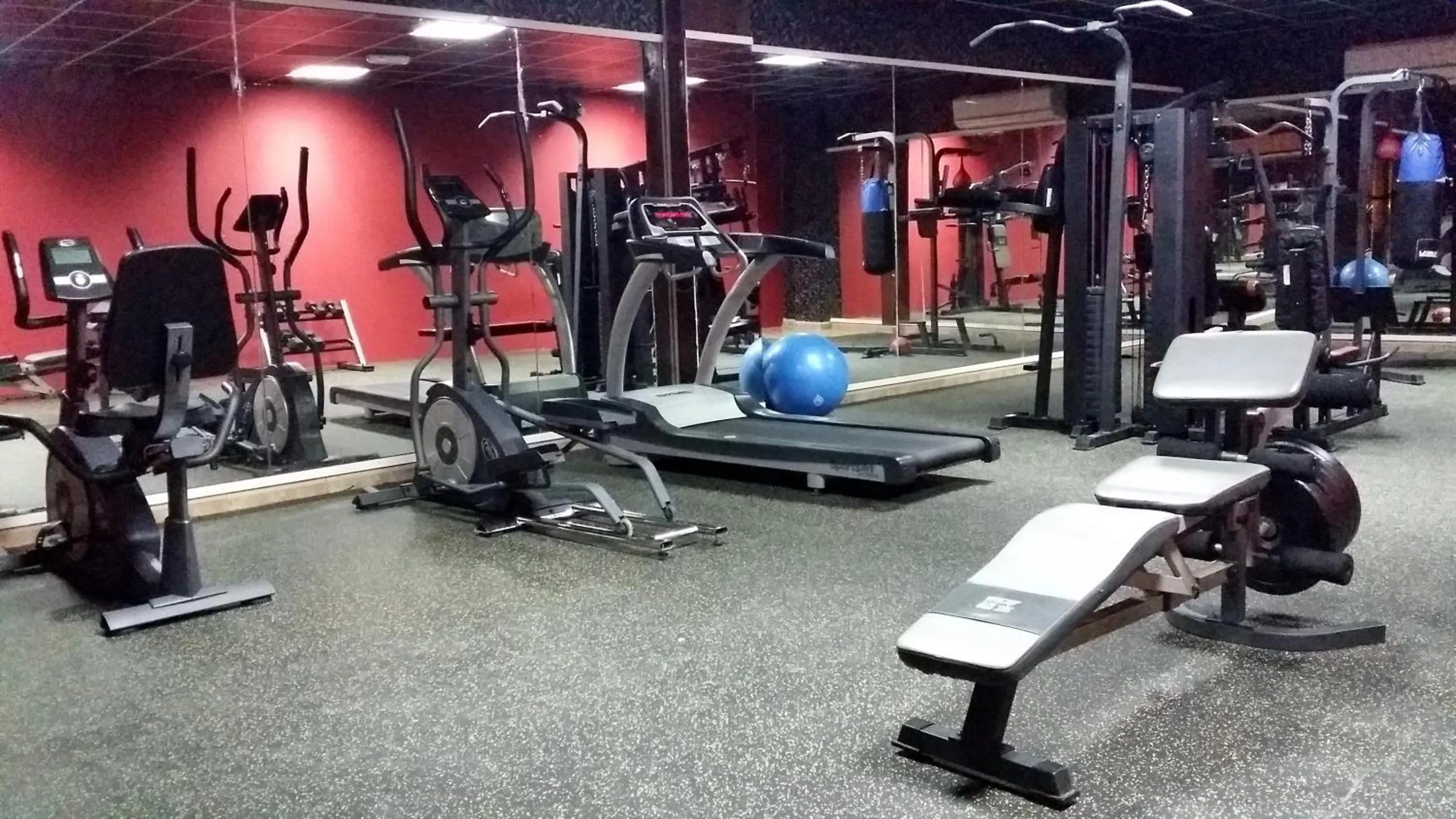 Fitness centre/facilities in Mutrah Hotel