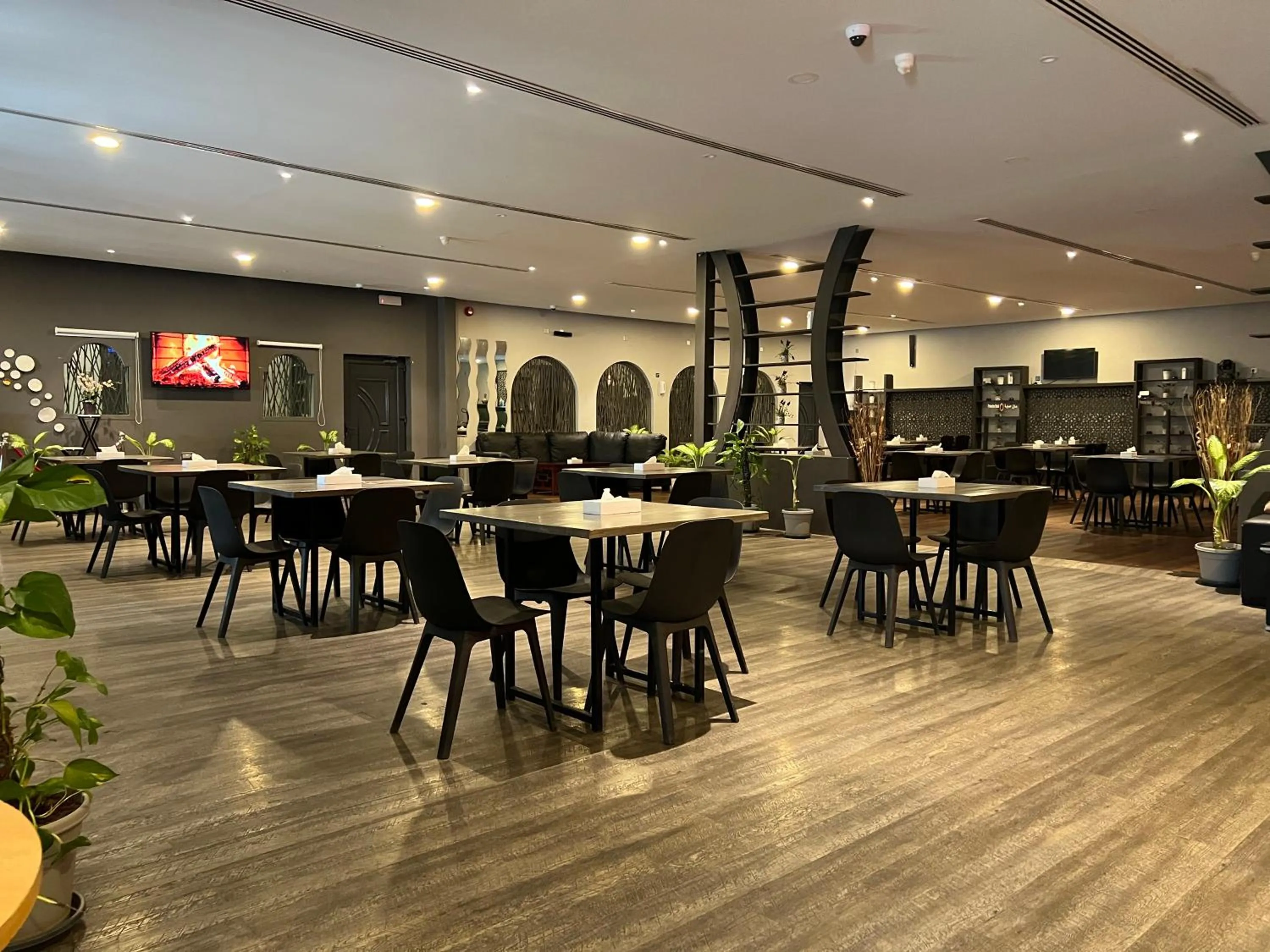 Restaurant/places to eat in Mutrah Hotel