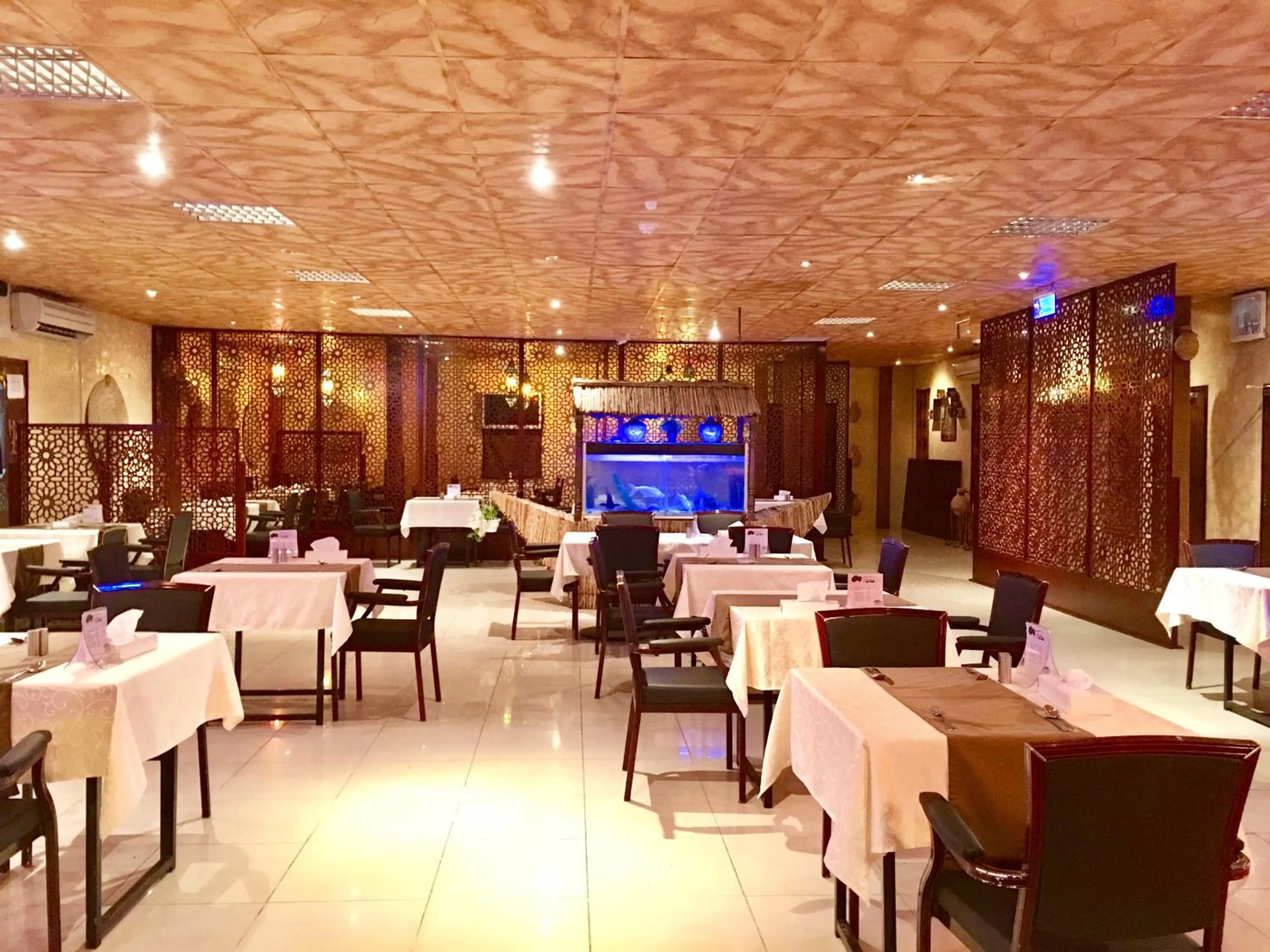 Restaurant/places to eat in Mutrah Hotel