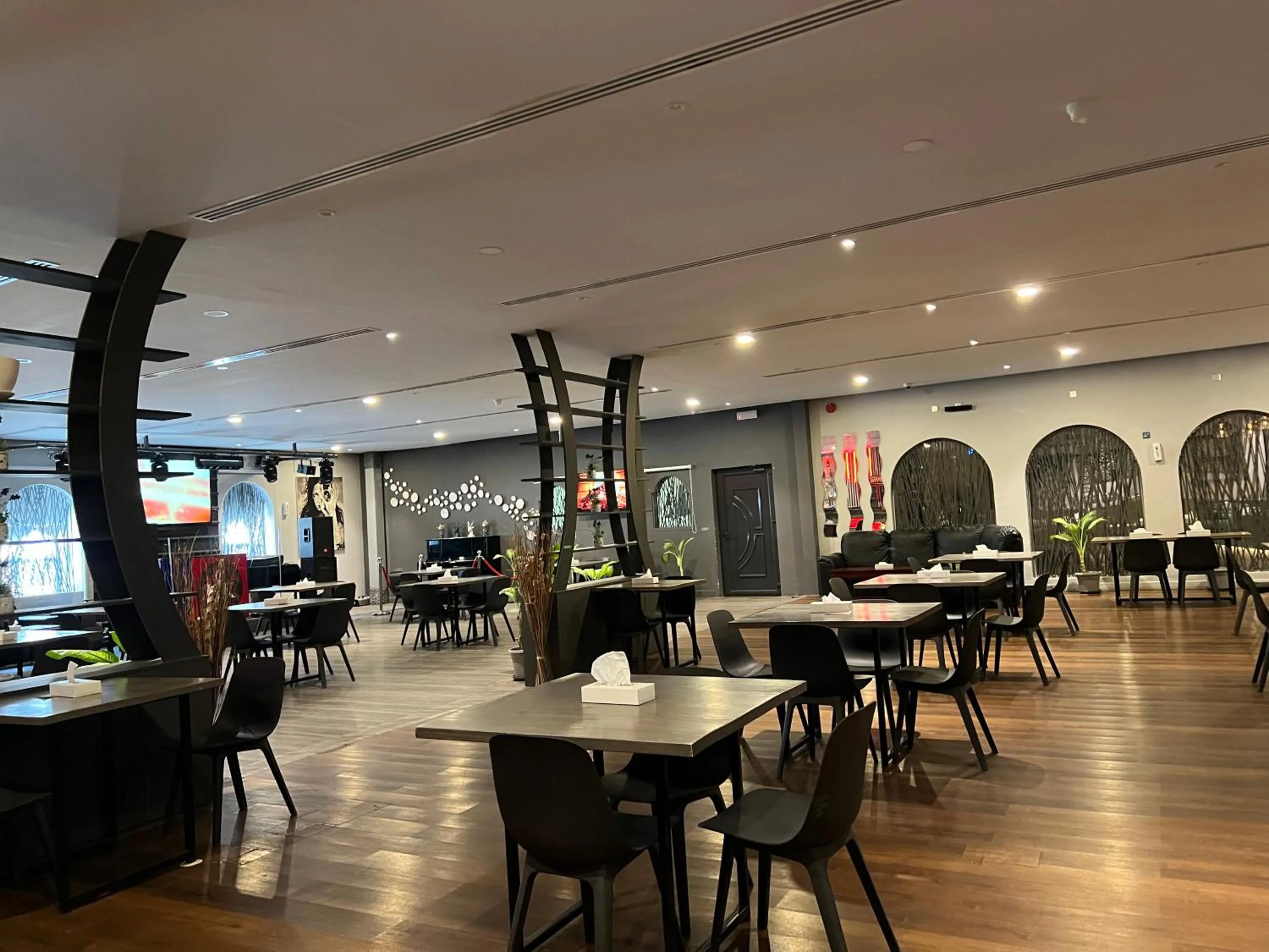 Restaurant/places to eat in Mutrah Hotel