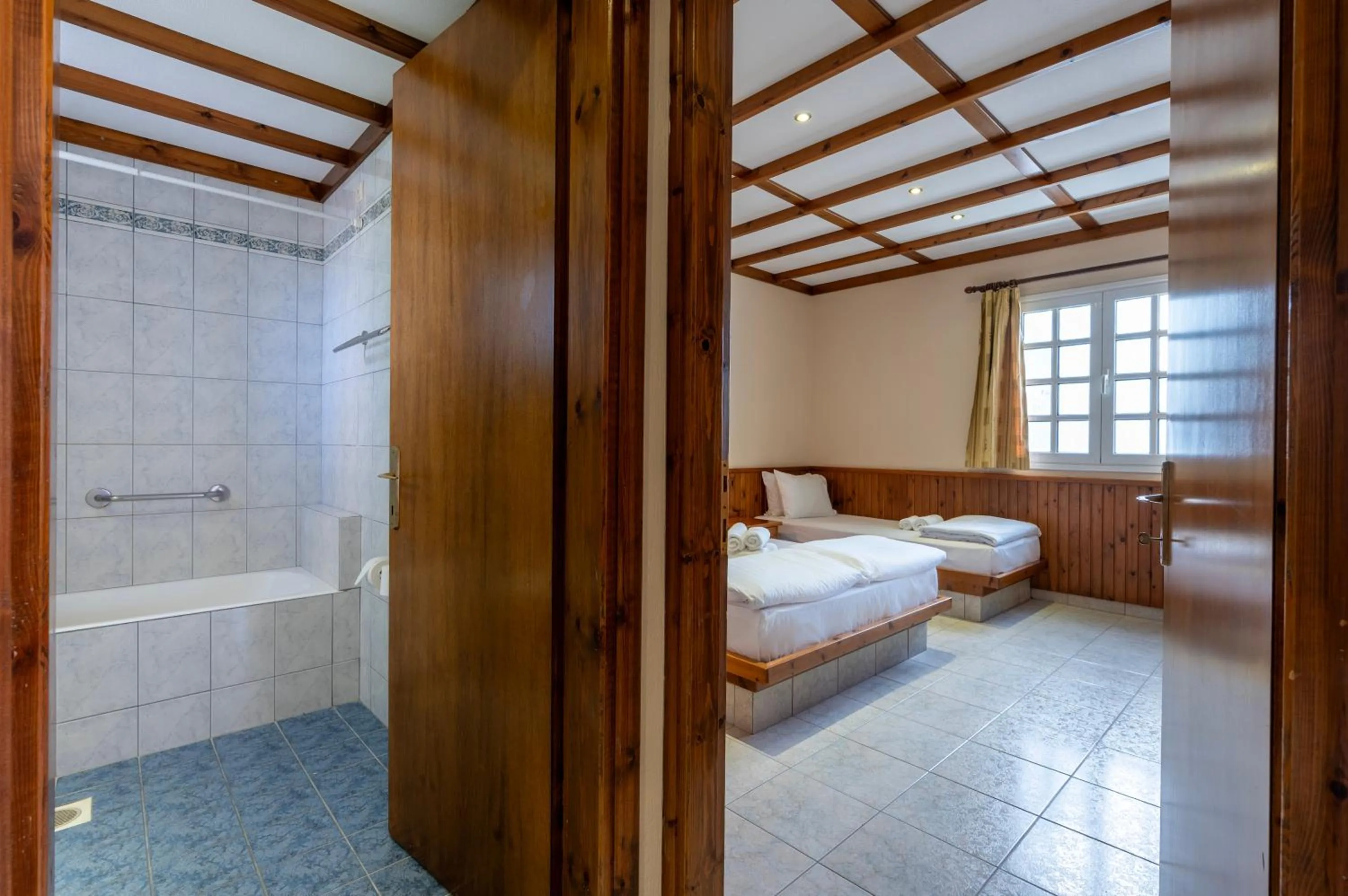 Bathroom, Bed in Palladium hotel