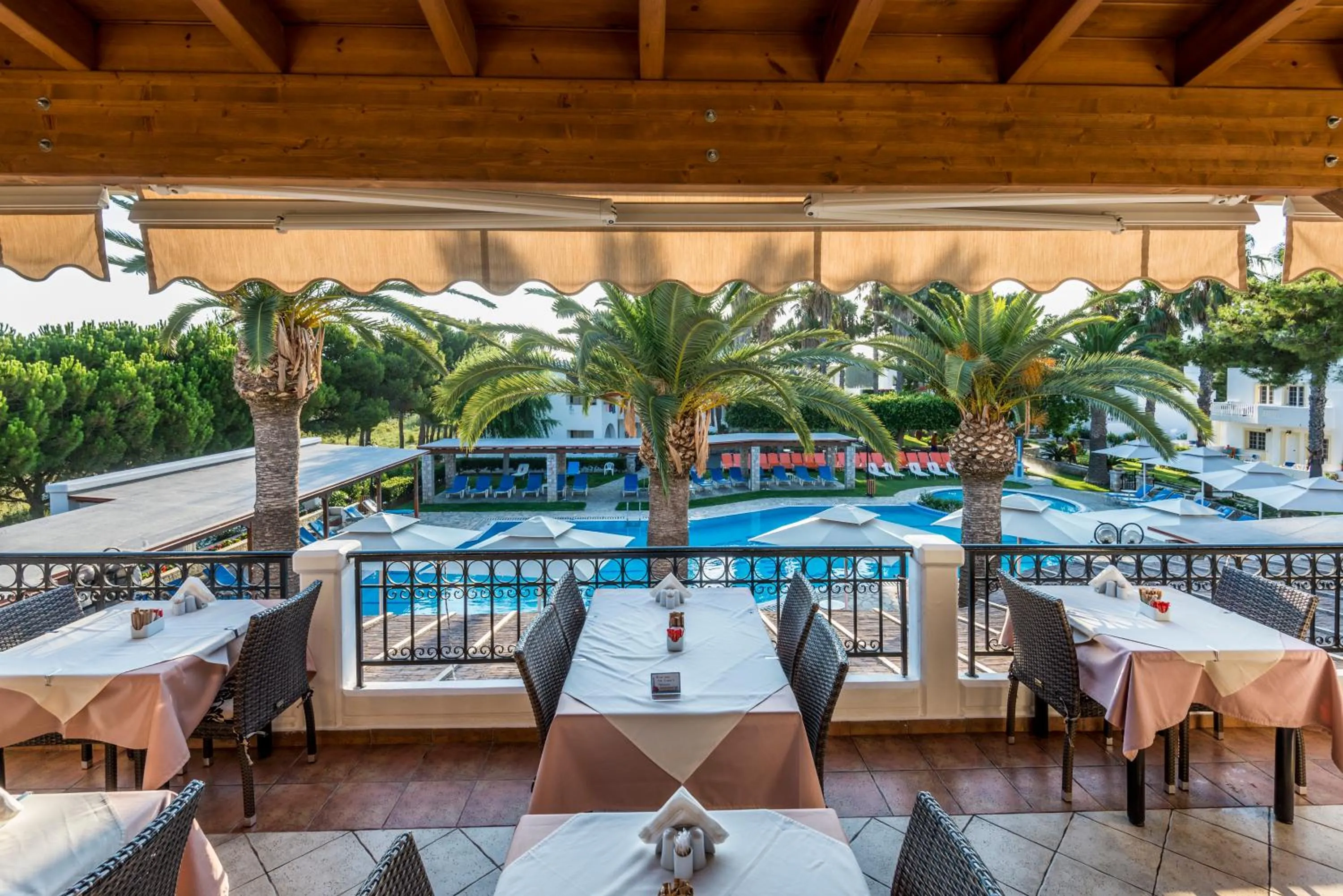 Restaurant/places to eat in Palladium hotel