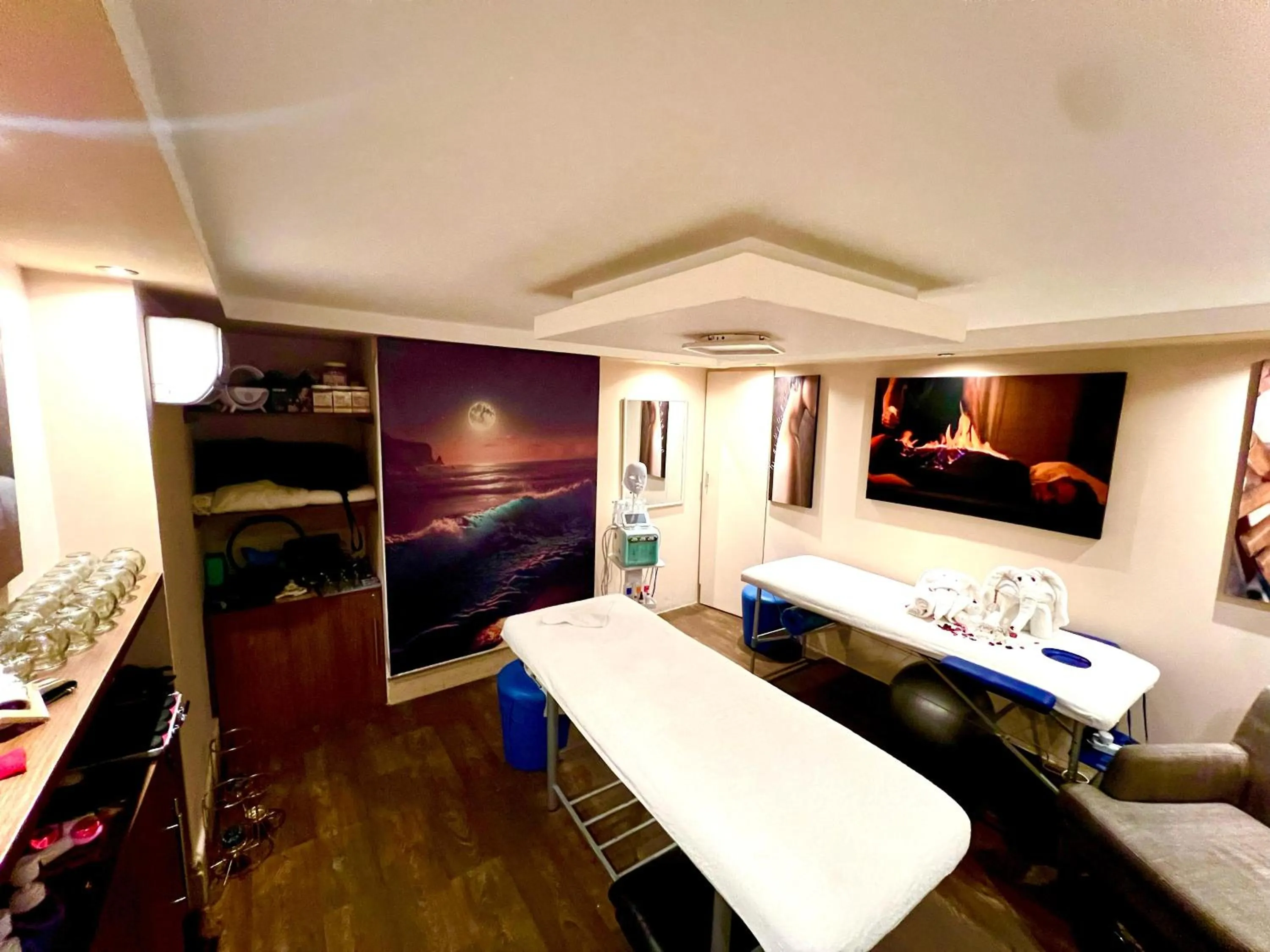 Massage in King Suites Hotel