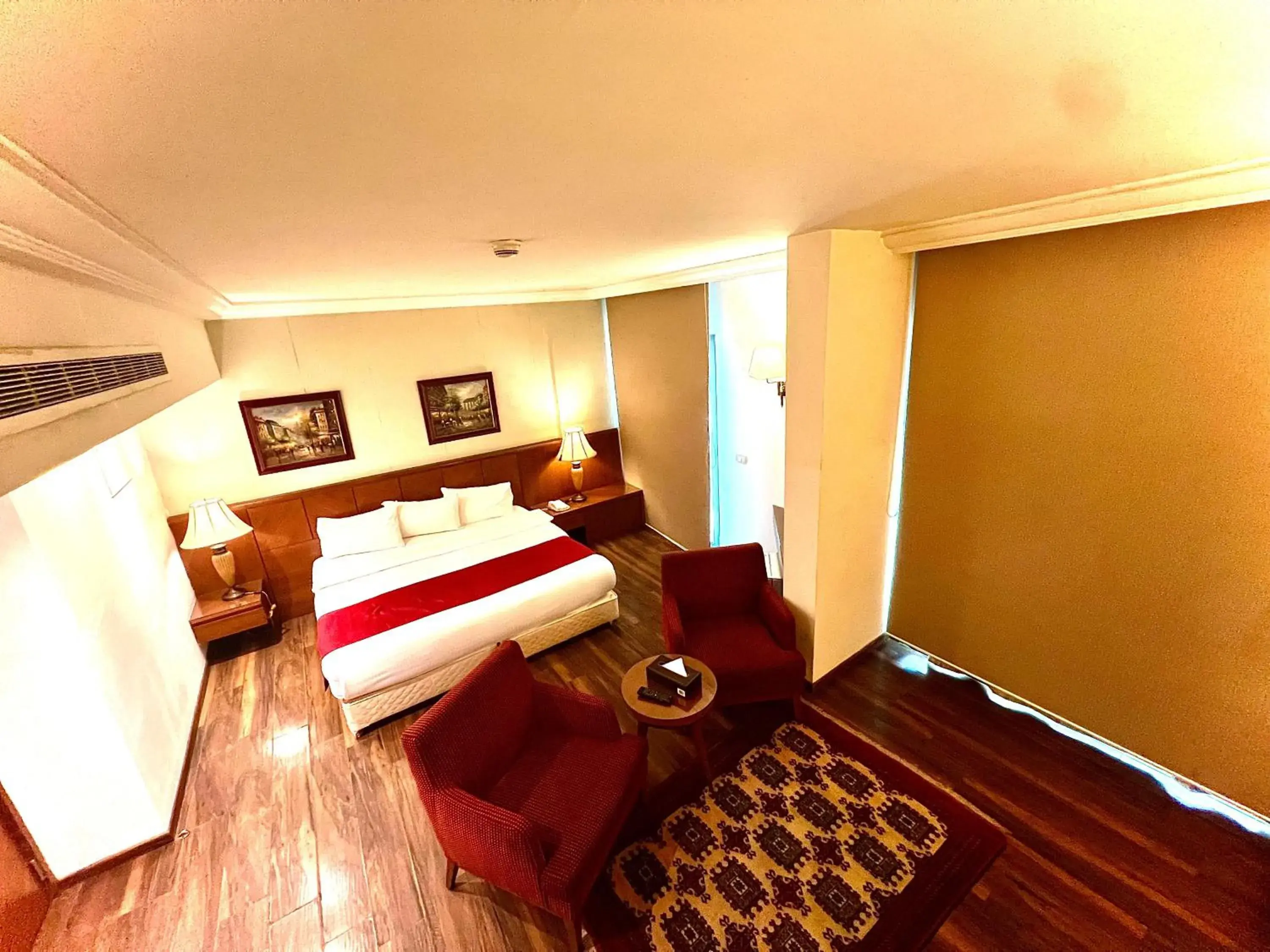 Bedroom, Bed in King Suites Hotel Bedroom, Bed in King Suites Hotel