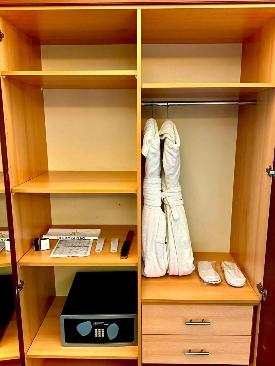 safe in King Suites Hotel