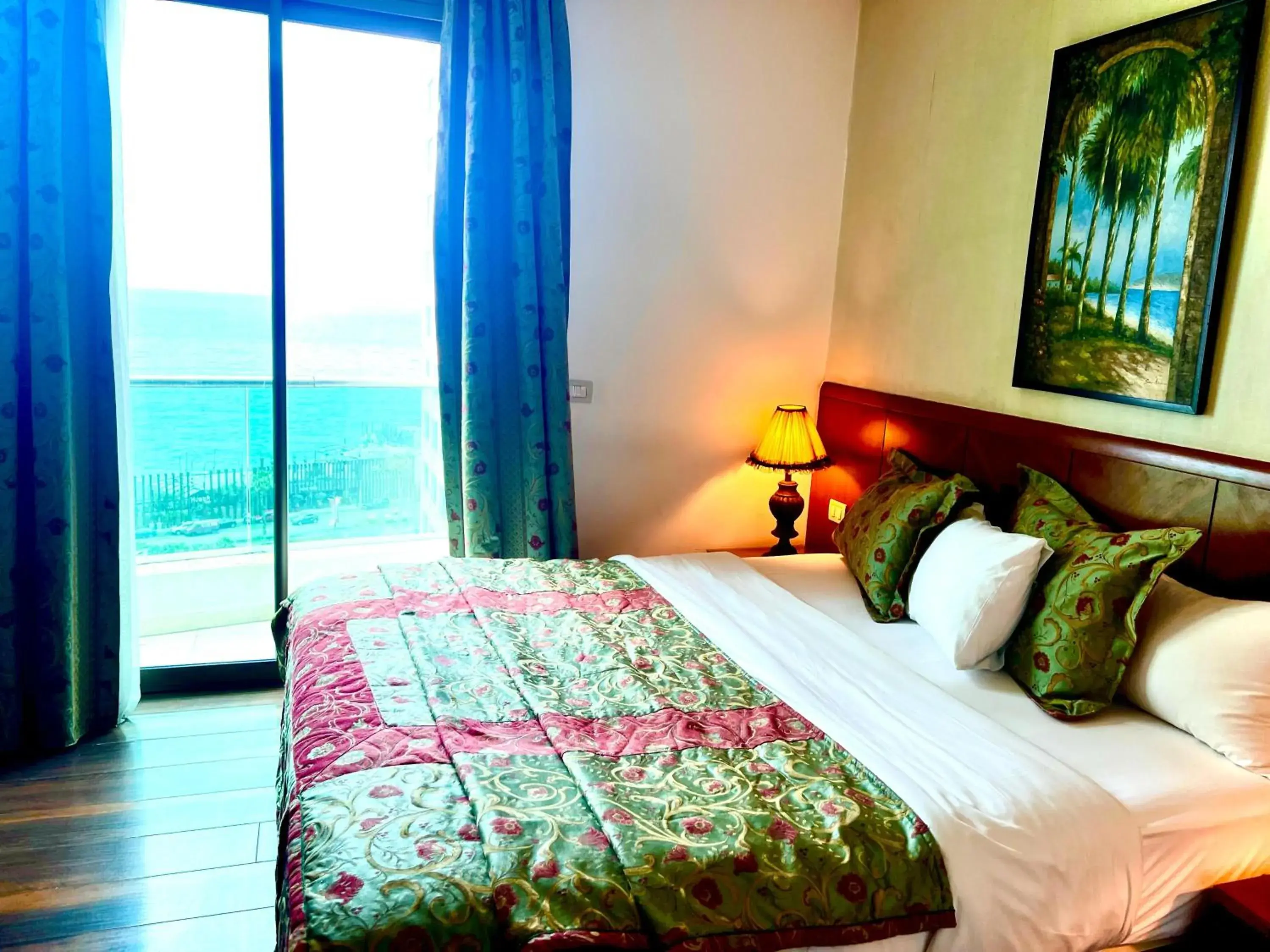 Bed in King Suites Hotel Bed in King Suites Hotel