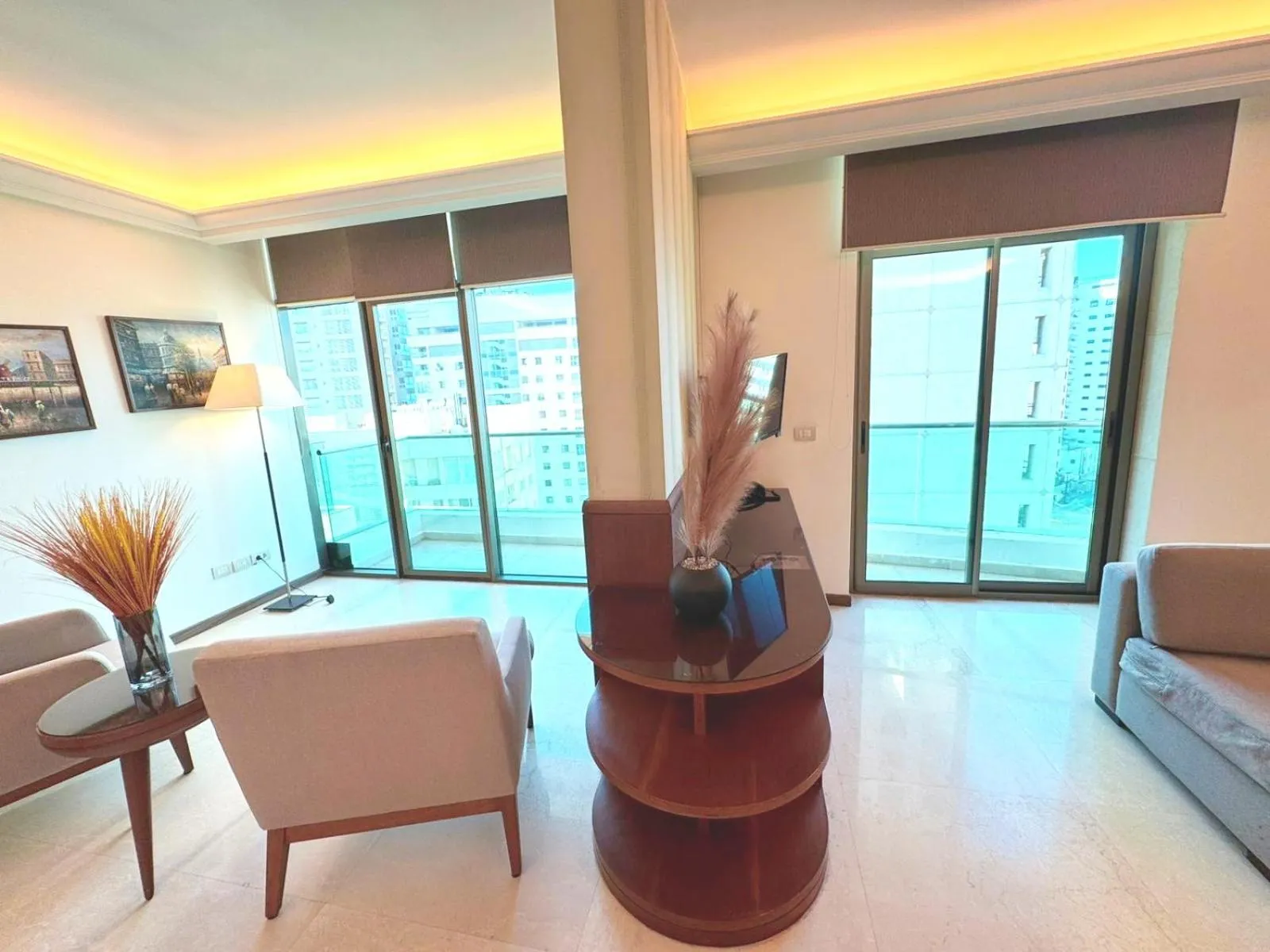 Living room in King Suites Hotel