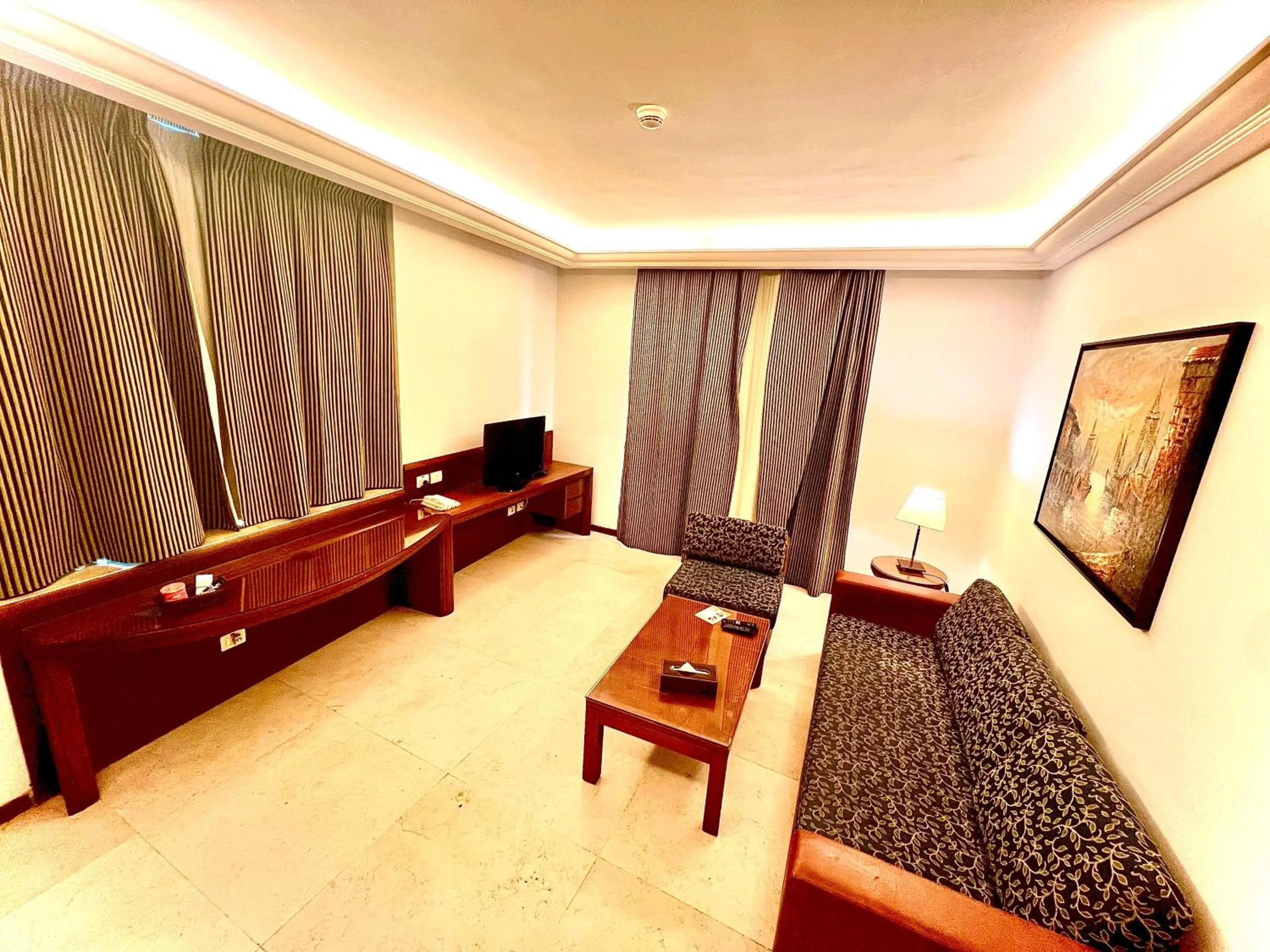 Living room, Bed in King Suites Hotel