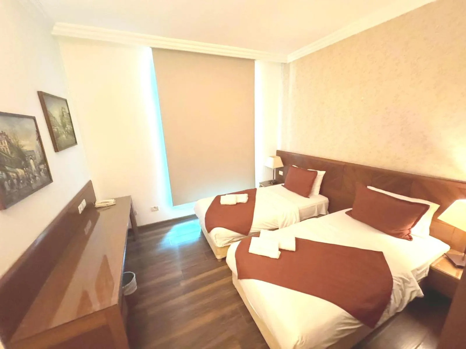 Bedroom, Bed in King Suites Hotel