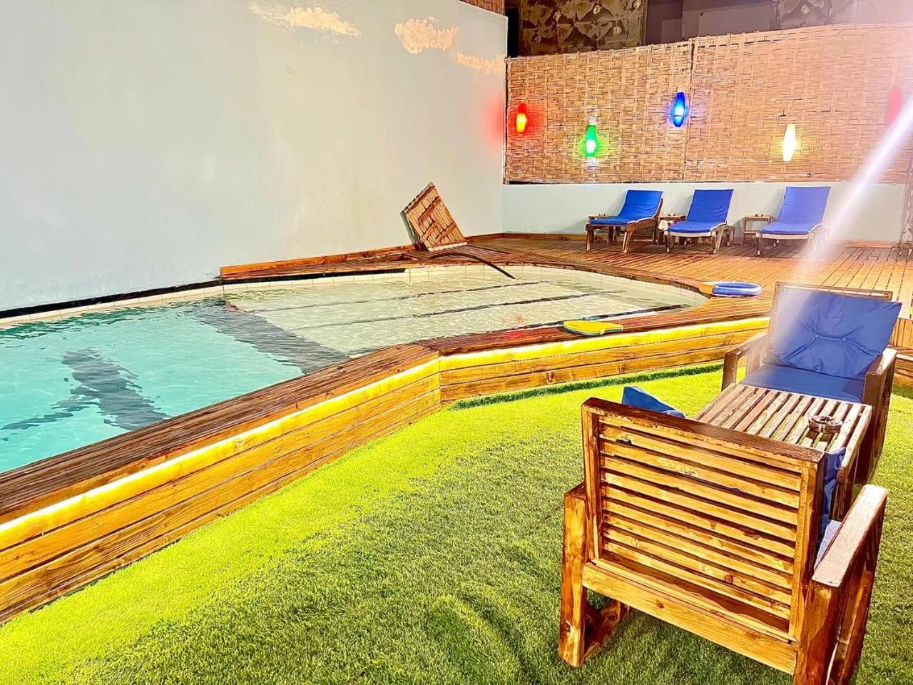 Swimming pool in King Suites Hotel