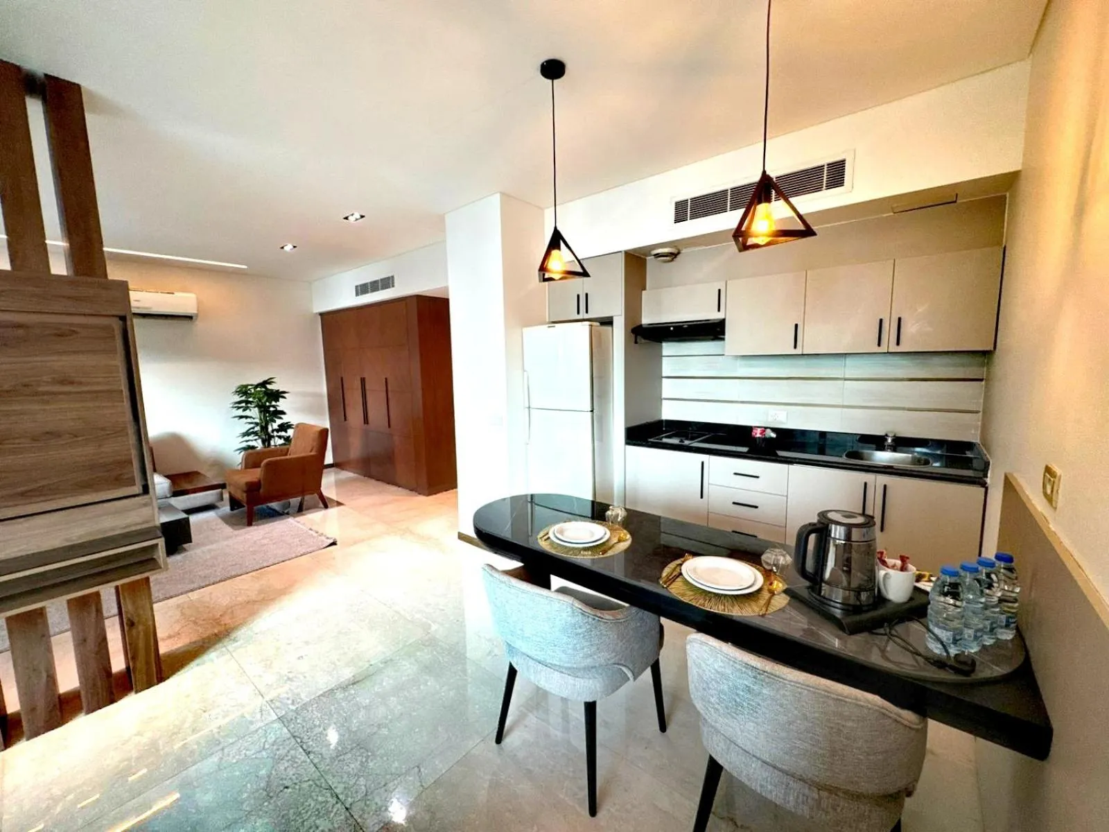 Kitchen or kitchenette in King Suites Hotel