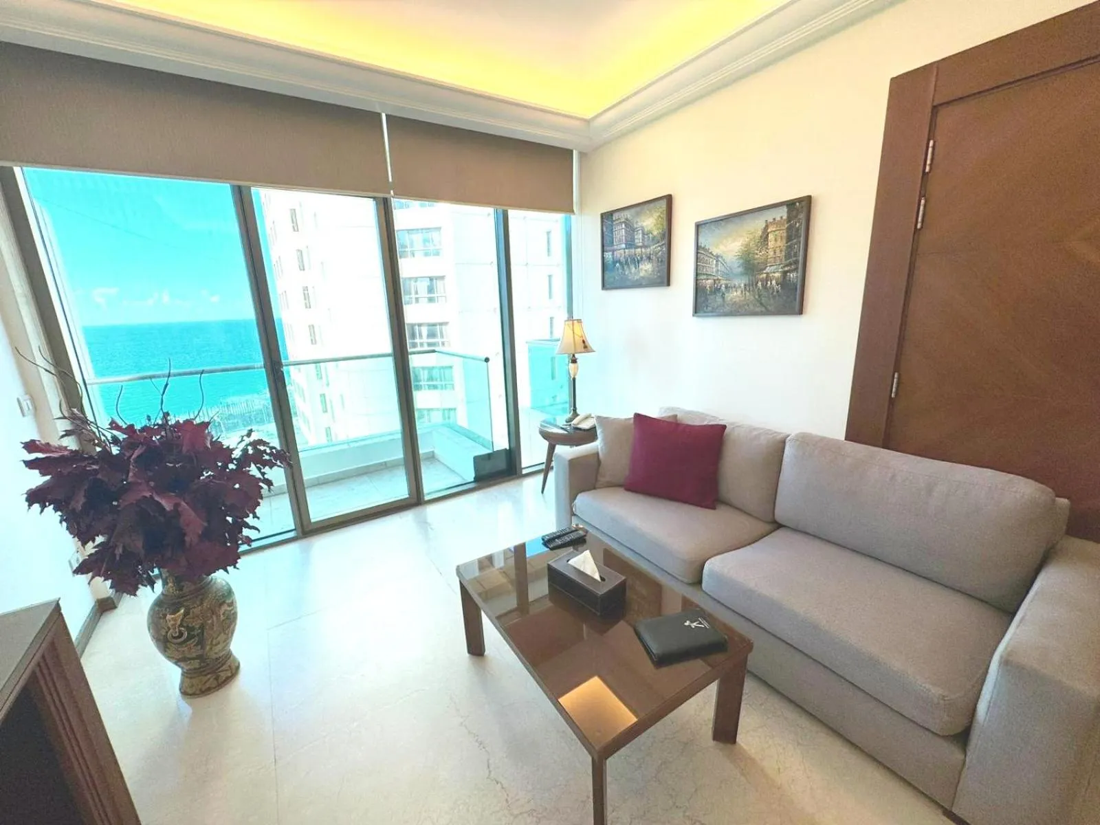 Seating area in King Suites Hotel