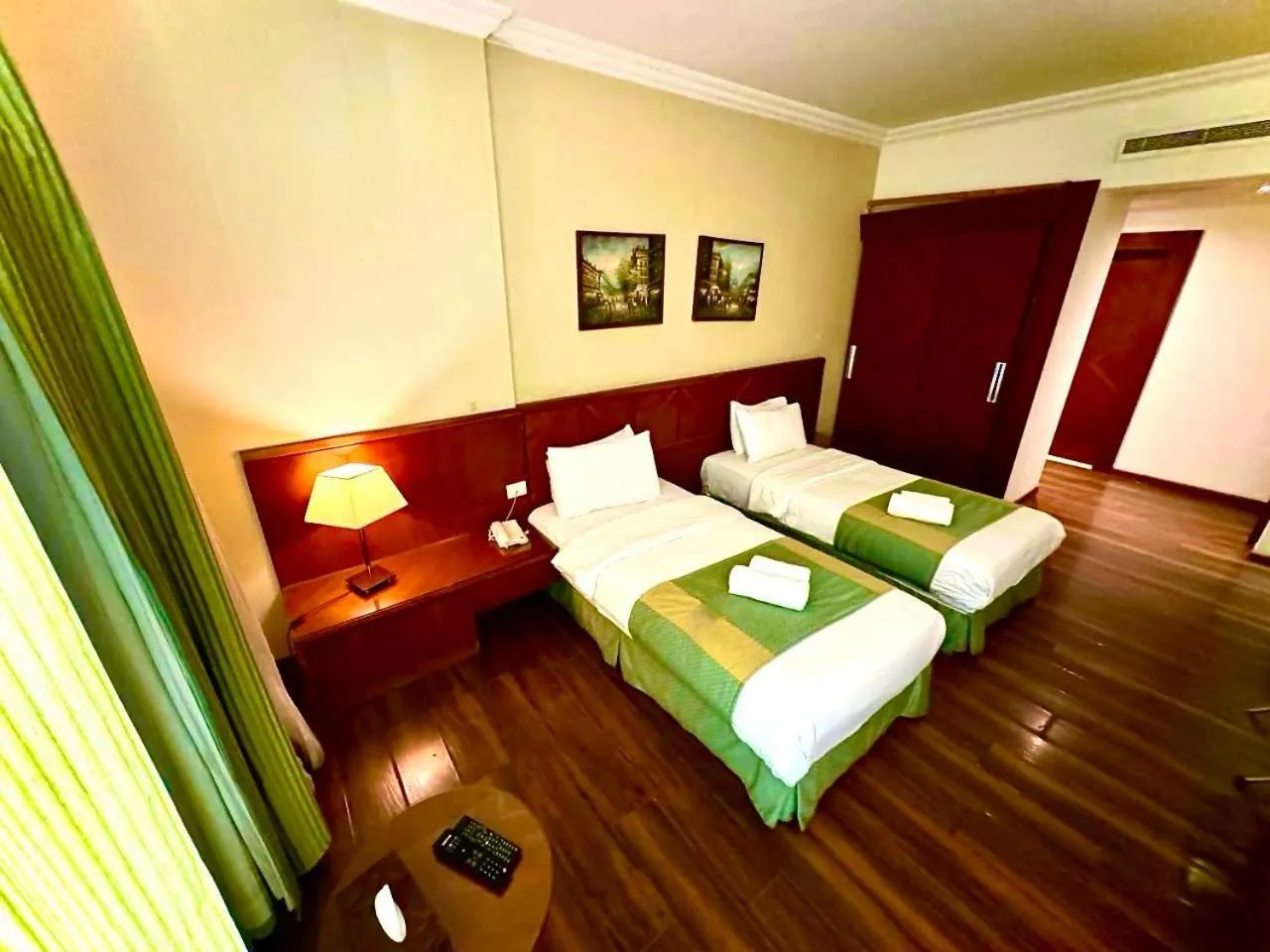 Bedroom, Bed in King Suites Hotel