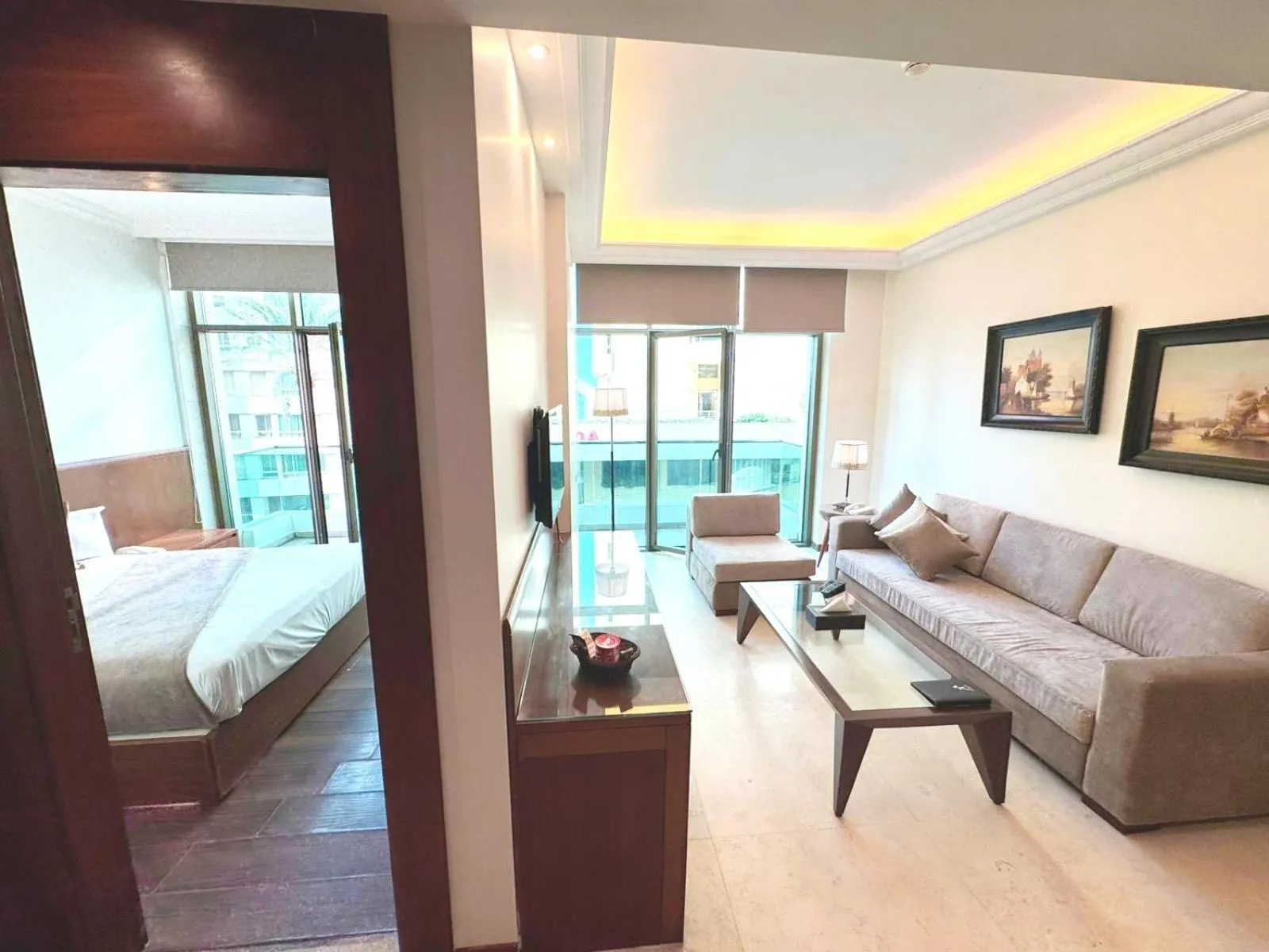 Photo of the whole room, Bed in King Suites Hotel