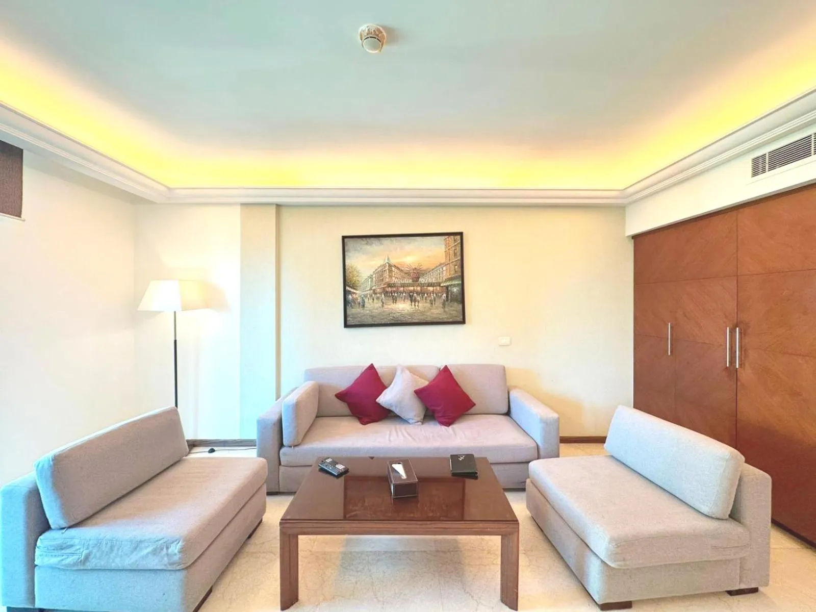 Living room in King Suites Hotel