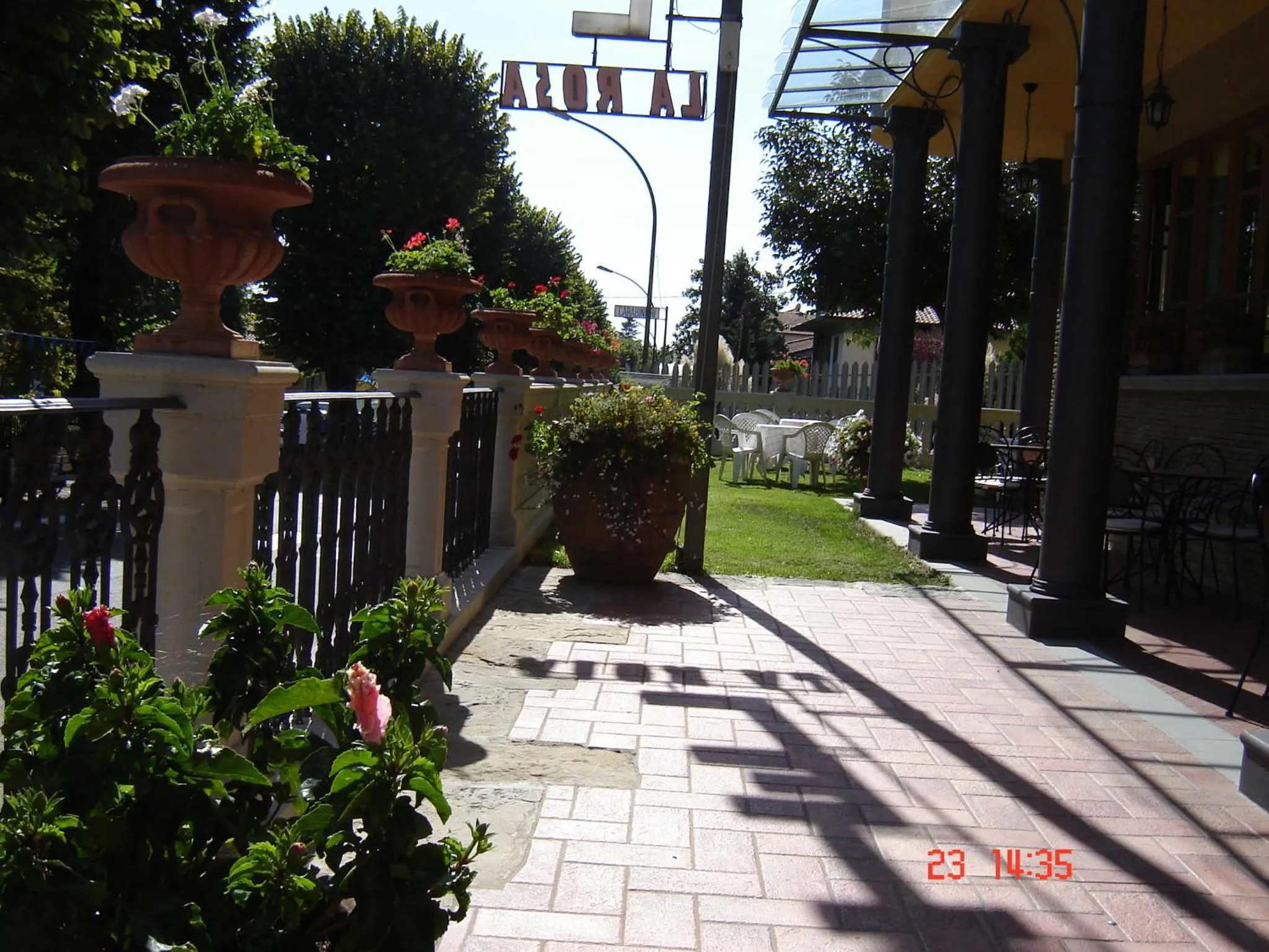 Patio in Hotel La Rosa