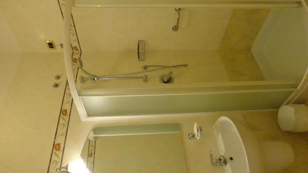 Shower in Hotel La Rosa