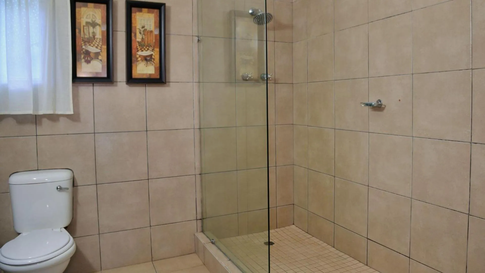 Shower in ANEW Resort Ingeli Forest Kokstad