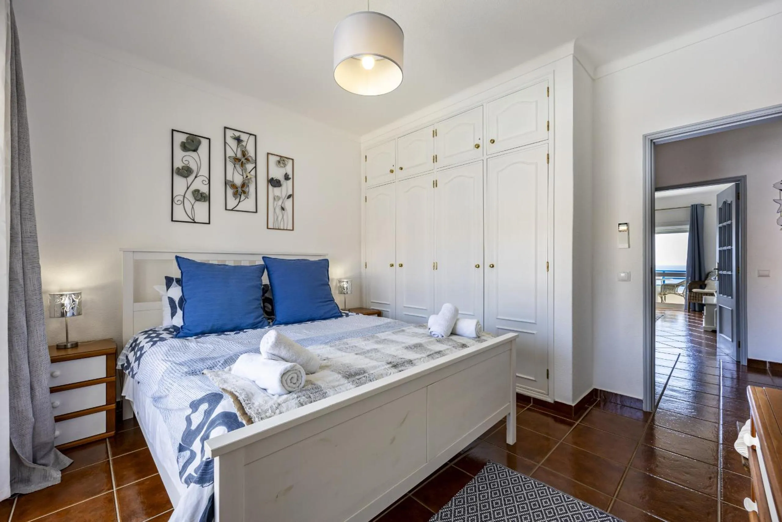 Bed in CoolHouses Algarve Luz, 2 Bed top floor flat, amazing sea view, central. Delicia do Sol