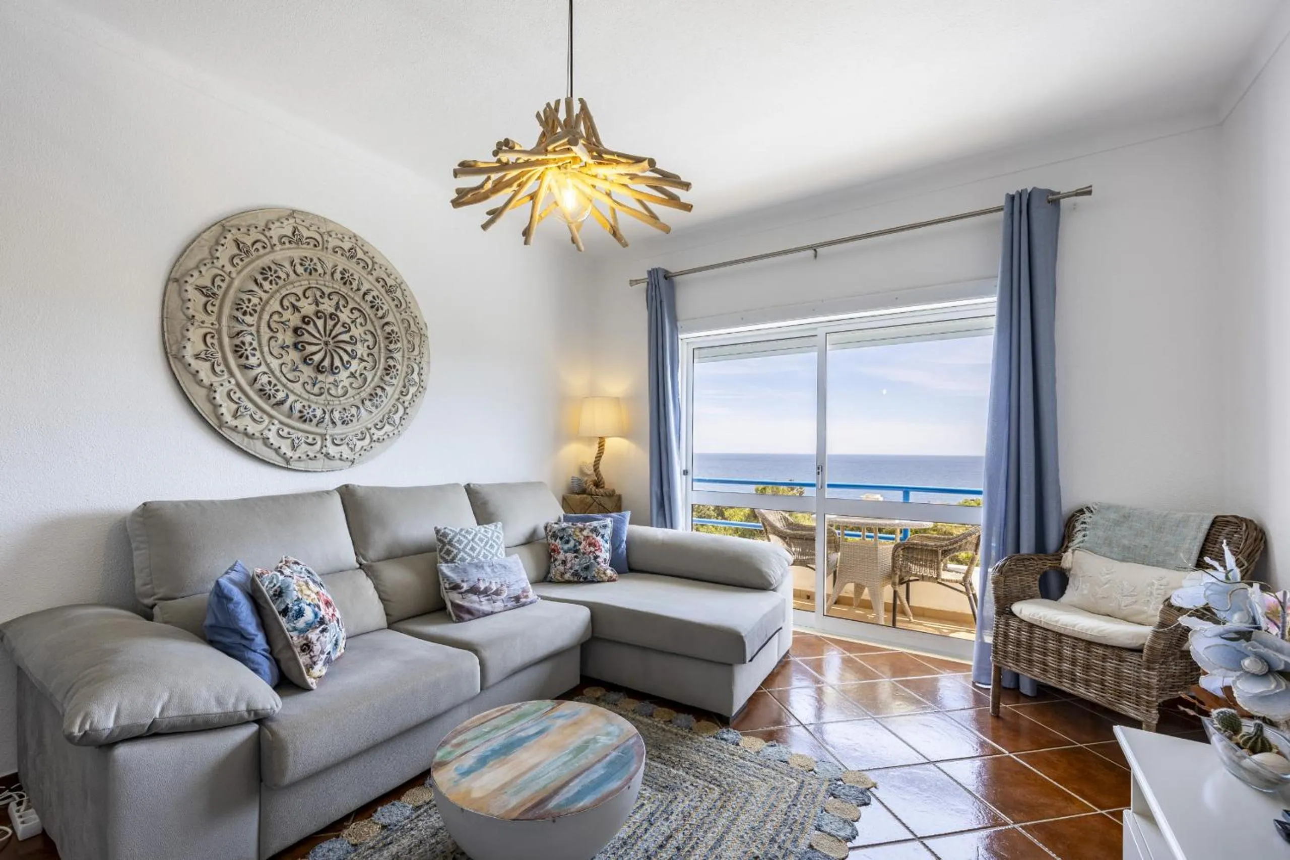 Communal lounge/ TV room in CoolHouses Algarve Luz, 2 Bed top floor flat, amazing sea view, central. Delicia do Sol