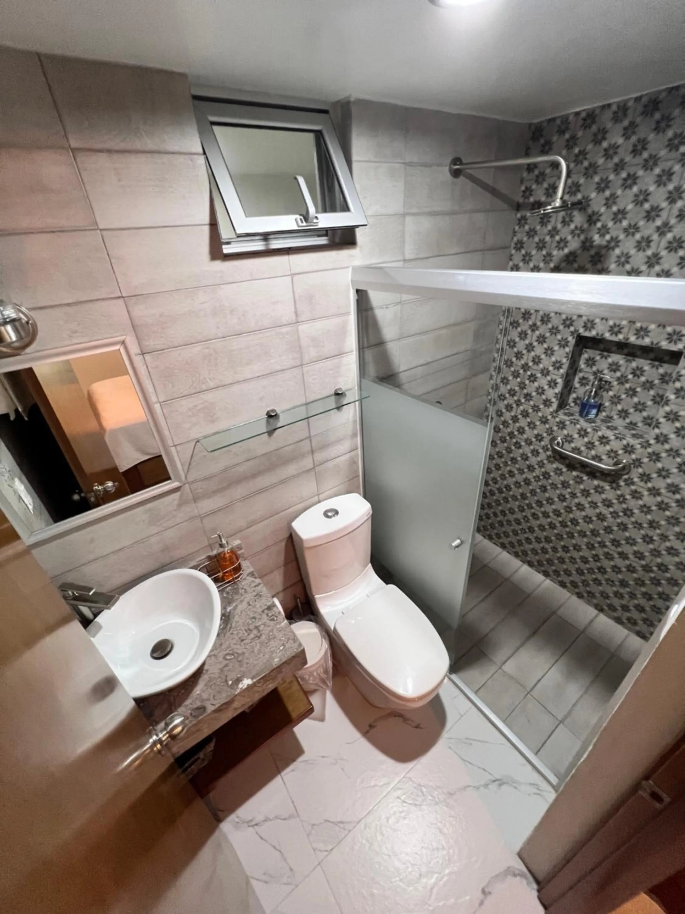 Shower in Hosteleria Casa Margarita