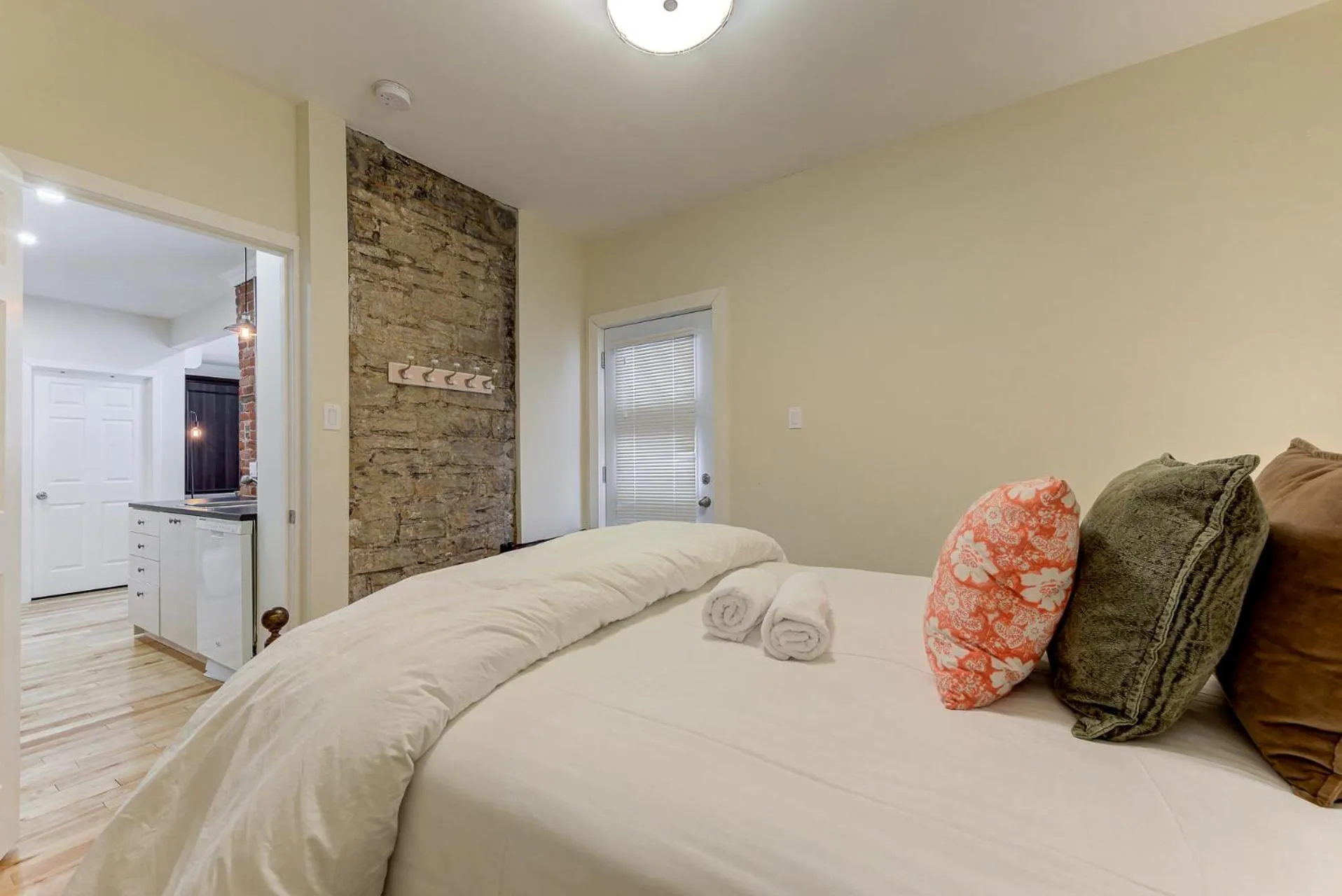 Bedroom, Bed in Le 555 Grande allée