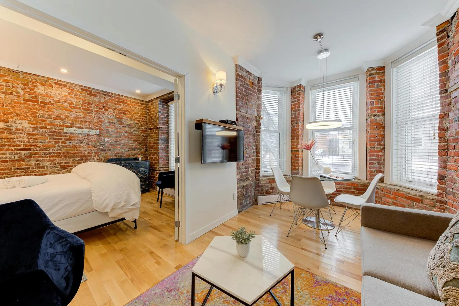 Photo of the whole room, Bed in Le 555 Grande allée