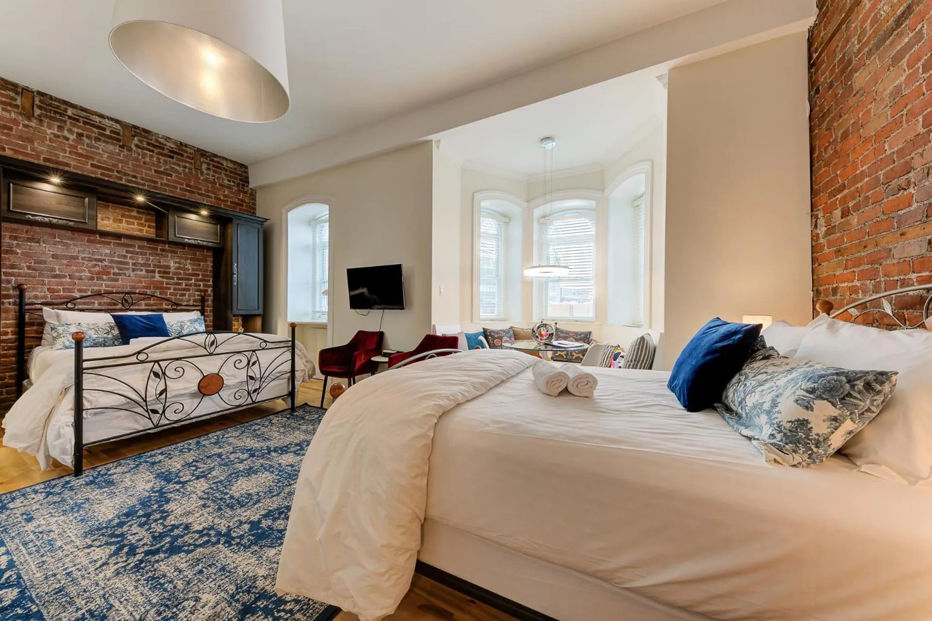 Photo of the whole room, Bed in Le 555 Grande allée