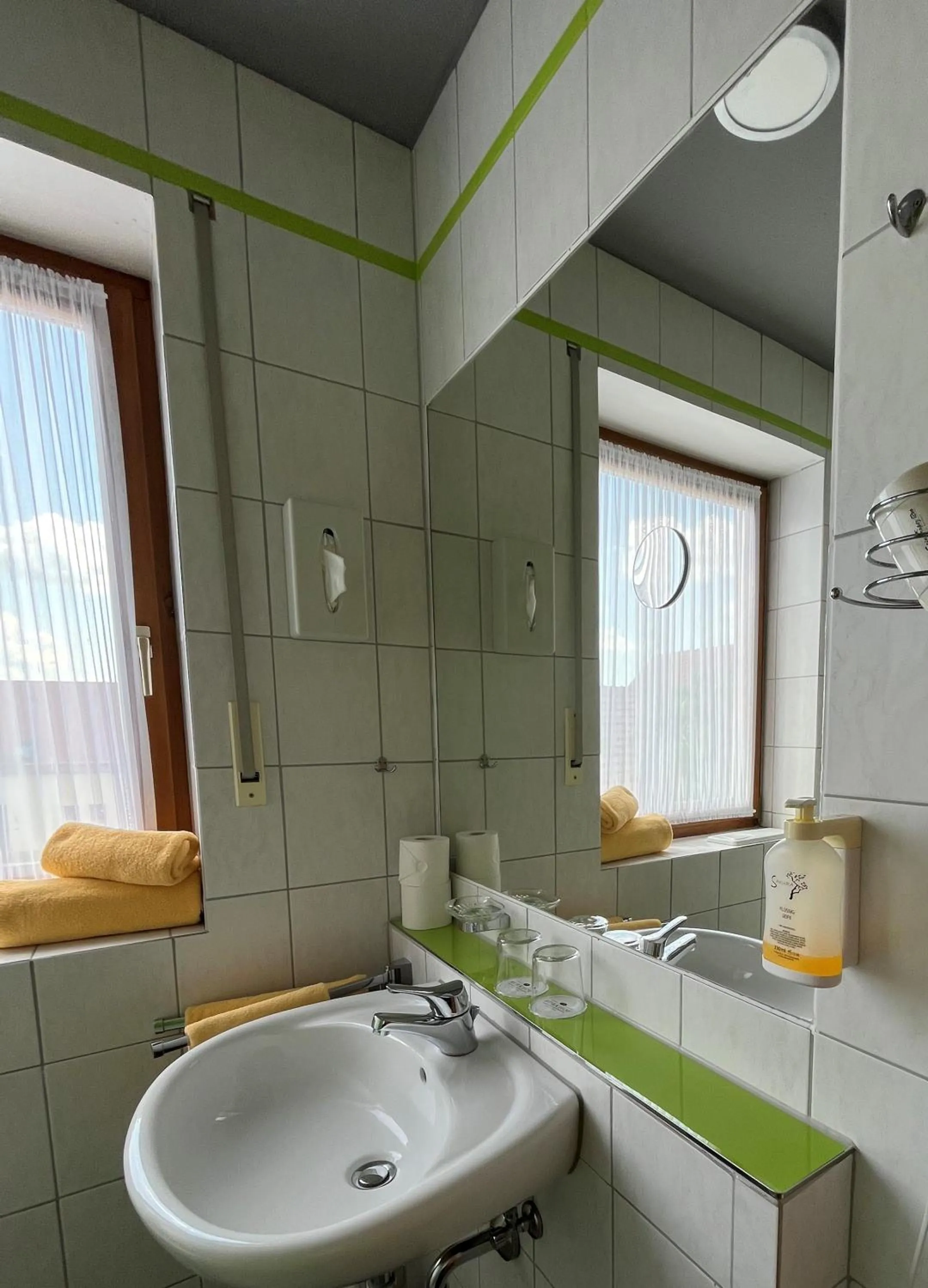 Bathroom in Hotel Gasthof am Schloß