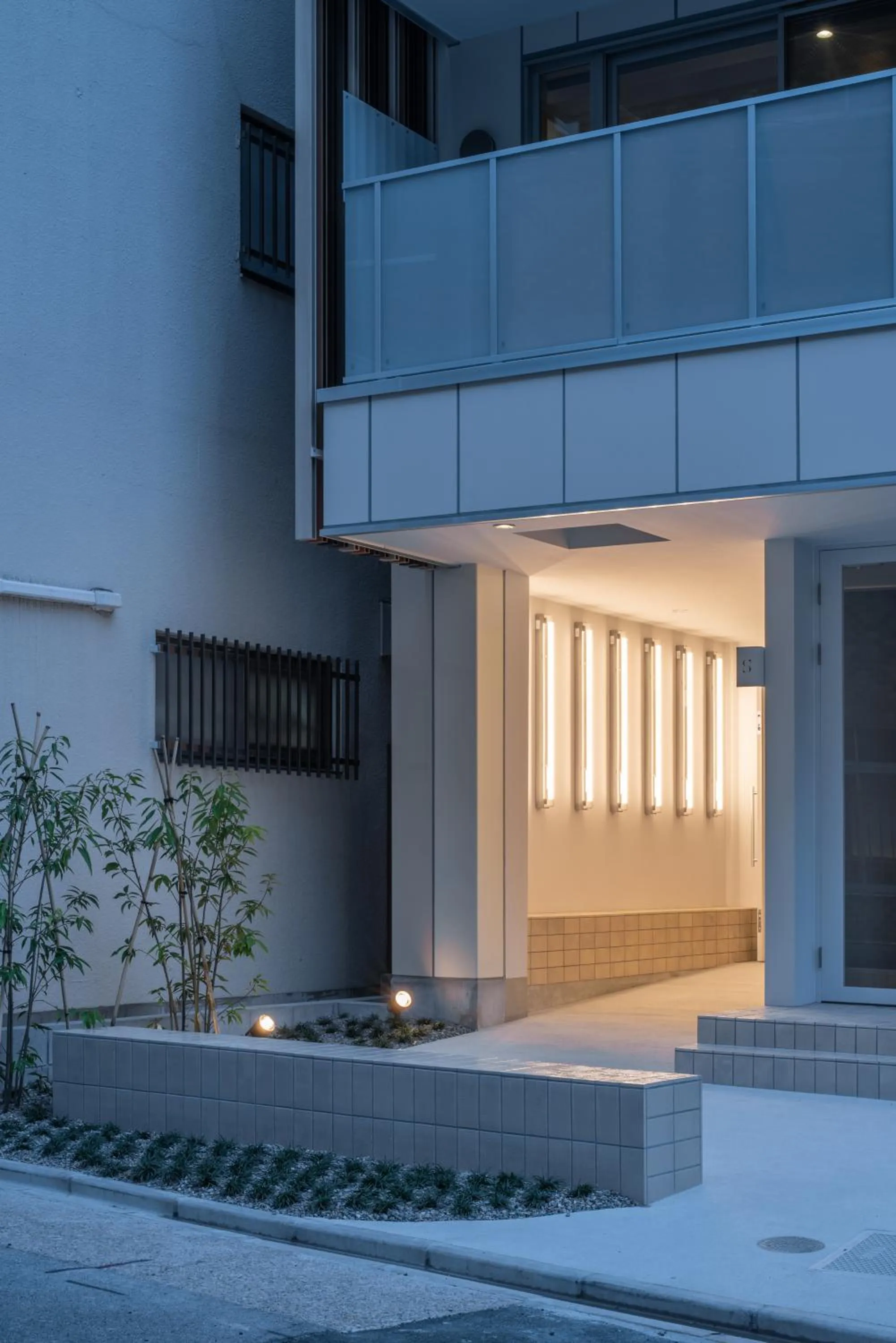 Facade/entrance in Seven Stories