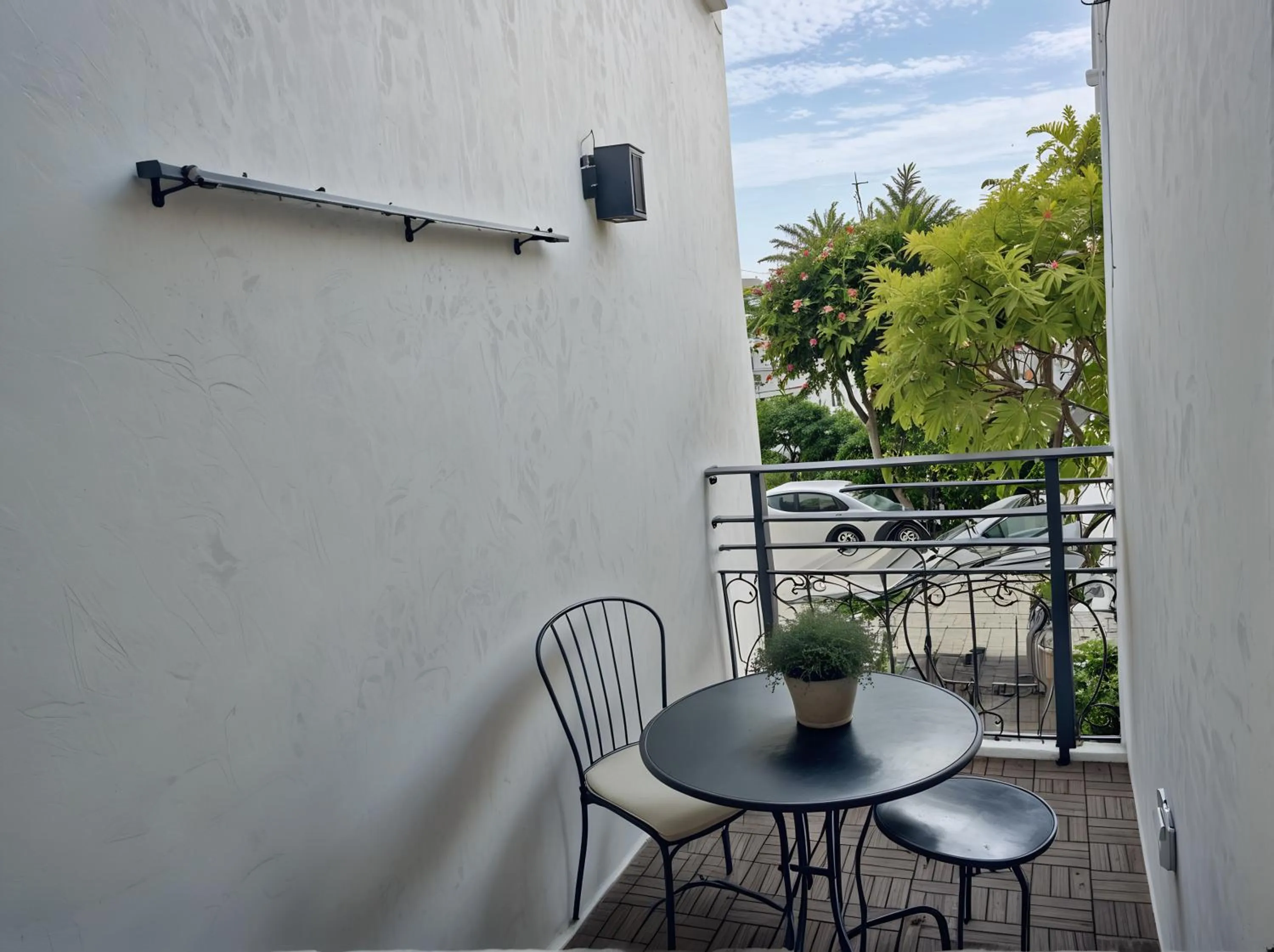 Balcony/Terrace in Hollywood Homes minutes to everything SPACIOUS AND FREE PARKING