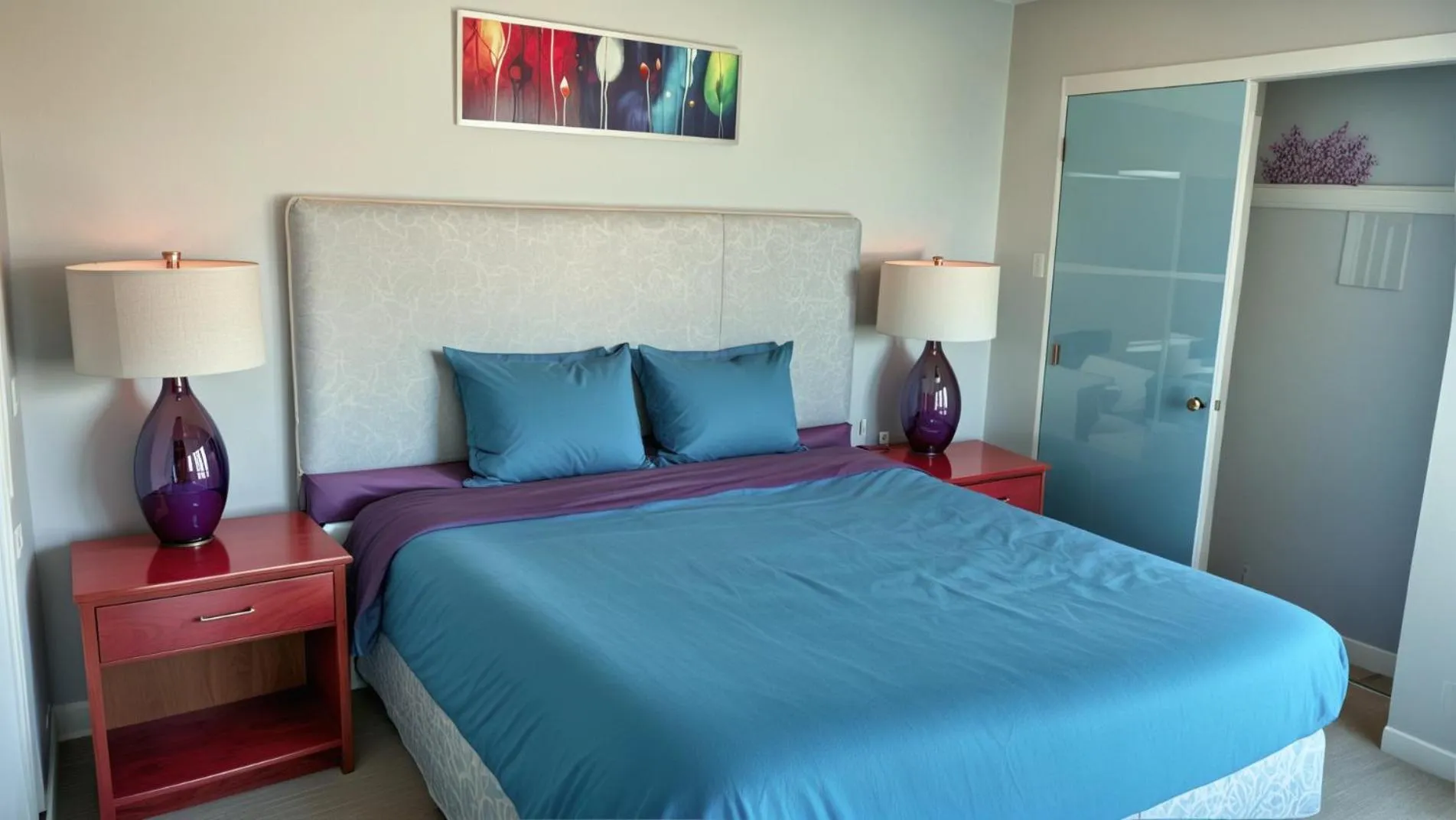 Bed in Hollywood Homes minutes to everything SPACIOUS AND FREE PARKING