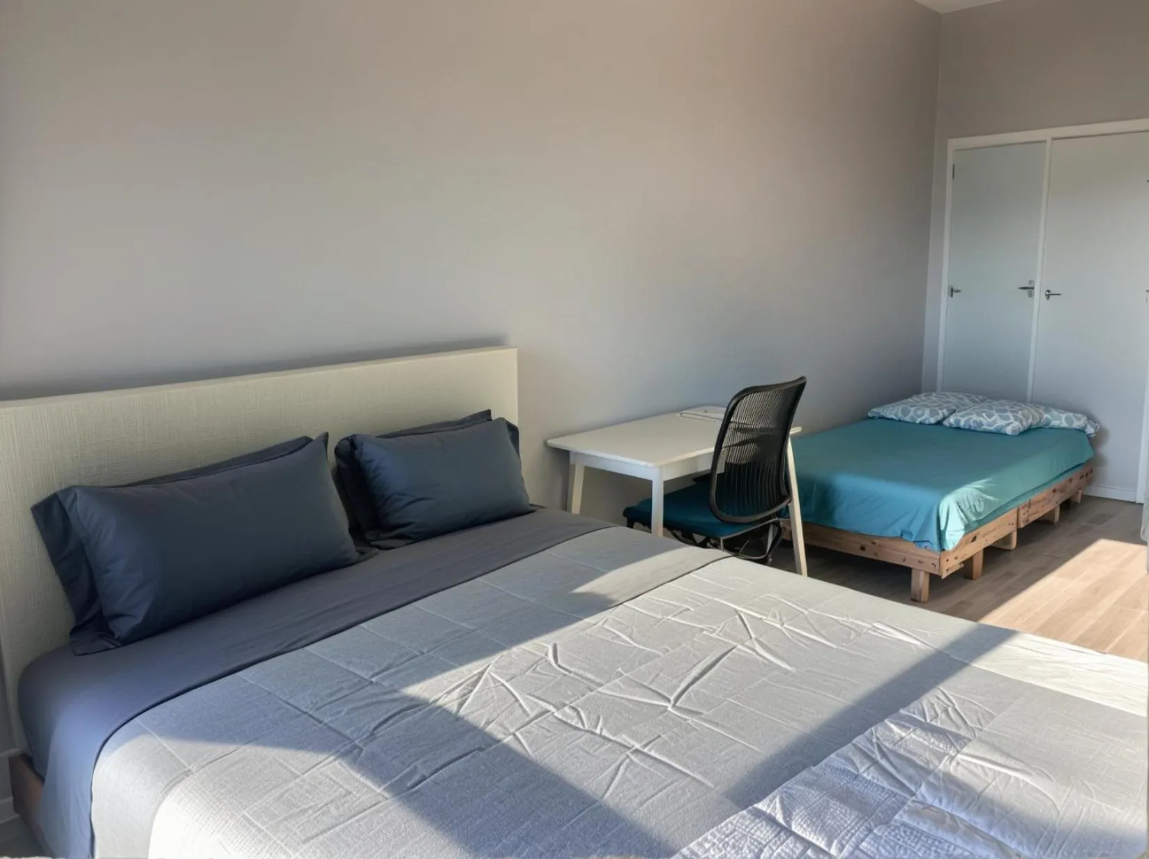 Bed in Hollywood Homes minutes to everything SPACIOUS AND FREE PARKING