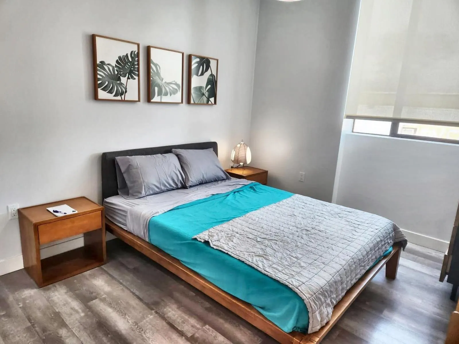 Bed in Hollywood Homes minutes to everything SPACIOUS AND FREE PARKING